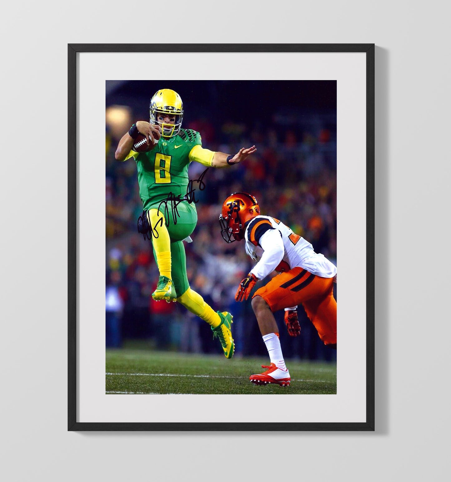 Oregon Football Marcus Mariota Airborne Leap College Football Wall Art 16x20 Gallery Frame wall art print – College Football decor
