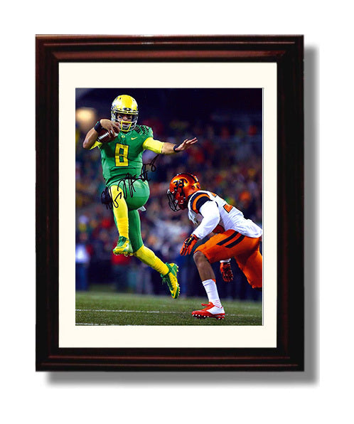 Oregon Football Marcus Mariota Airborne Leap College Football Wall Art 8x10 Beveled Frame wall art print – College Football decor