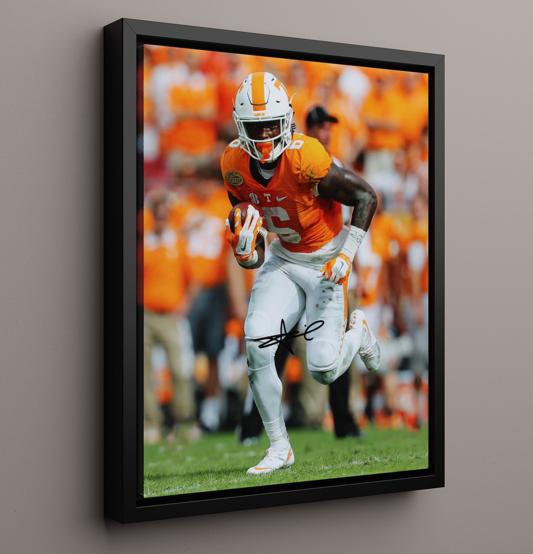 Tennessee Football Alvin Kamara Breakaway Run College Football Wall Art 16x20 Framed Canvas wall art print – College Football decor
