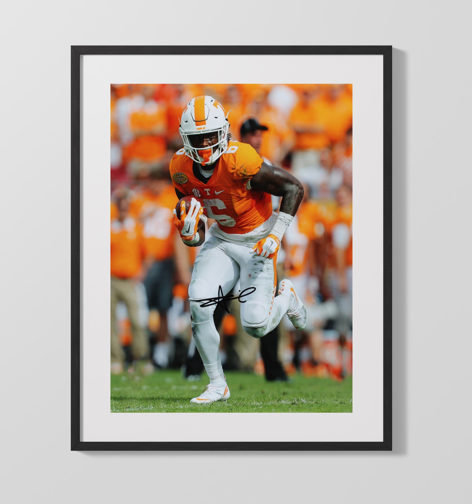 Tennessee Football Alvin Kamara Breakaway Run College Football Wall Art 16x20 Gallery Frame wall art print – College Football decor