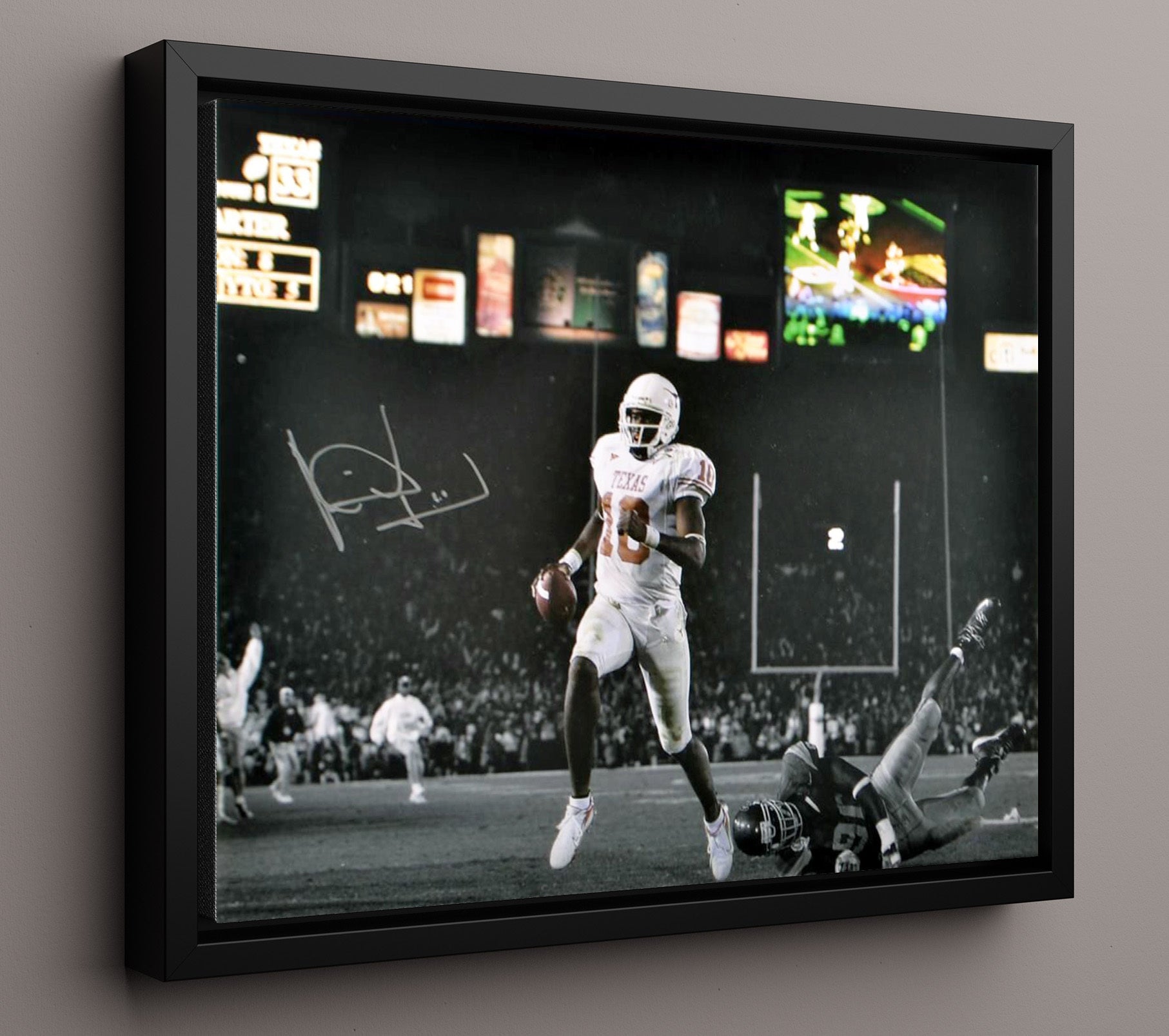 Texas Football Vince Young Rose Bowl Breakaway Run College Football Wall Art 16x20 Framed Canvas wall art print – College Football decor