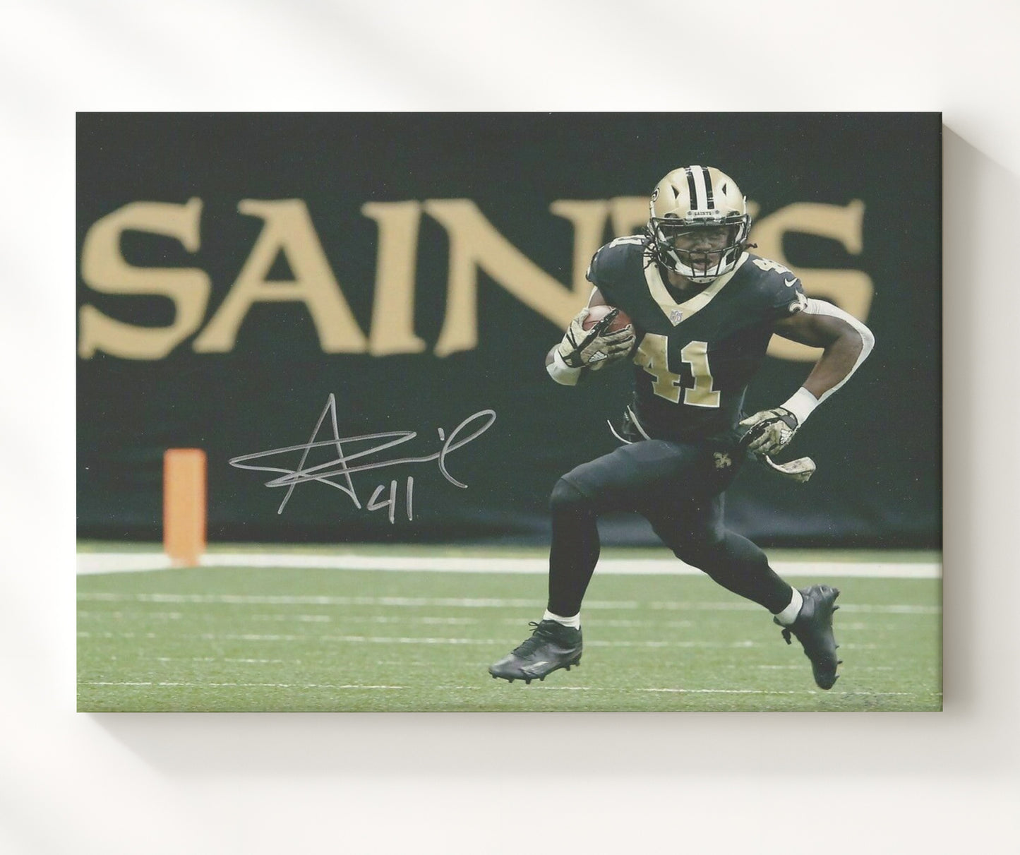 Alvin Kamara New Orleans Running Play Breakaway Football Wall Art 16x20 Canvas Wall Art wall art print - Football decor