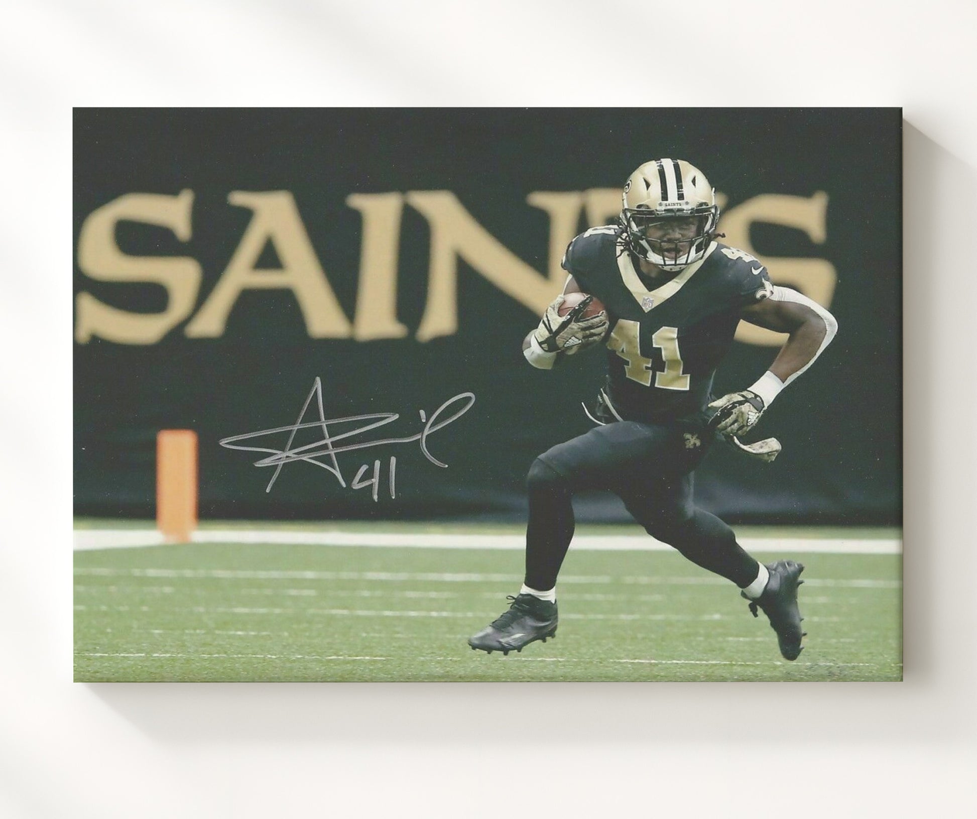Alvin Kamara New Orleans Running Play Breakaway Football Wall Art 16x20 Canvas Wall Art wall art print - Football decor
