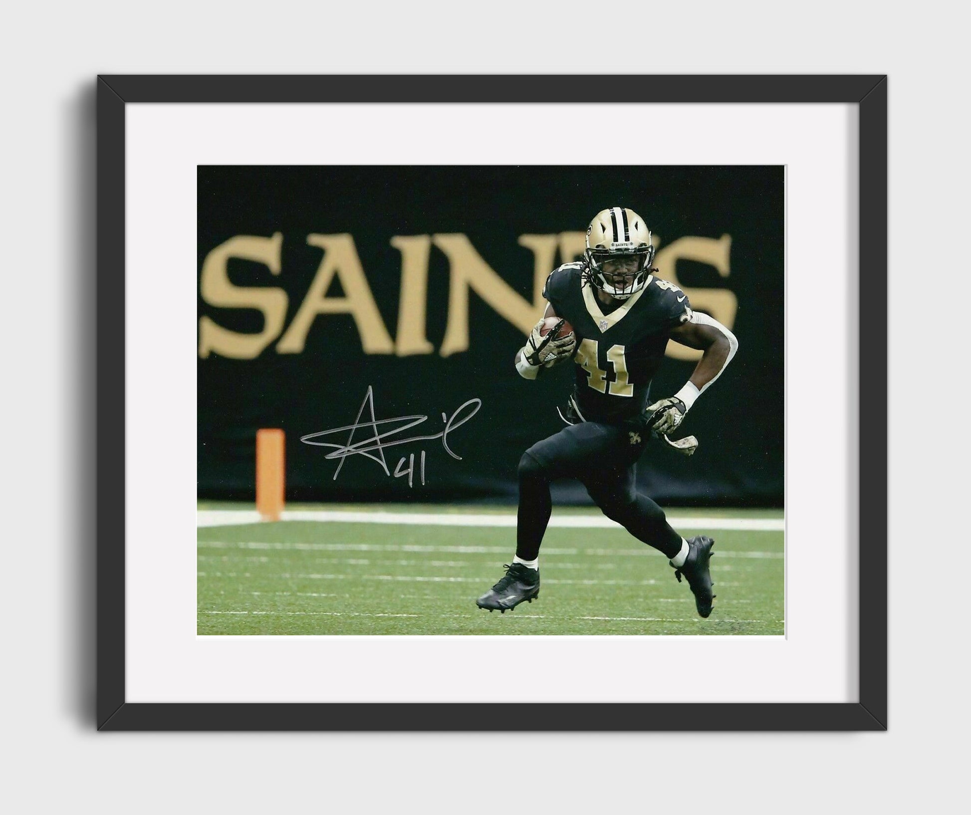 Alvin Kamara New Orleans Running Play Breakaway Football Wall Art 16x20 Gallery Framed Artwork wall art print - Football decor