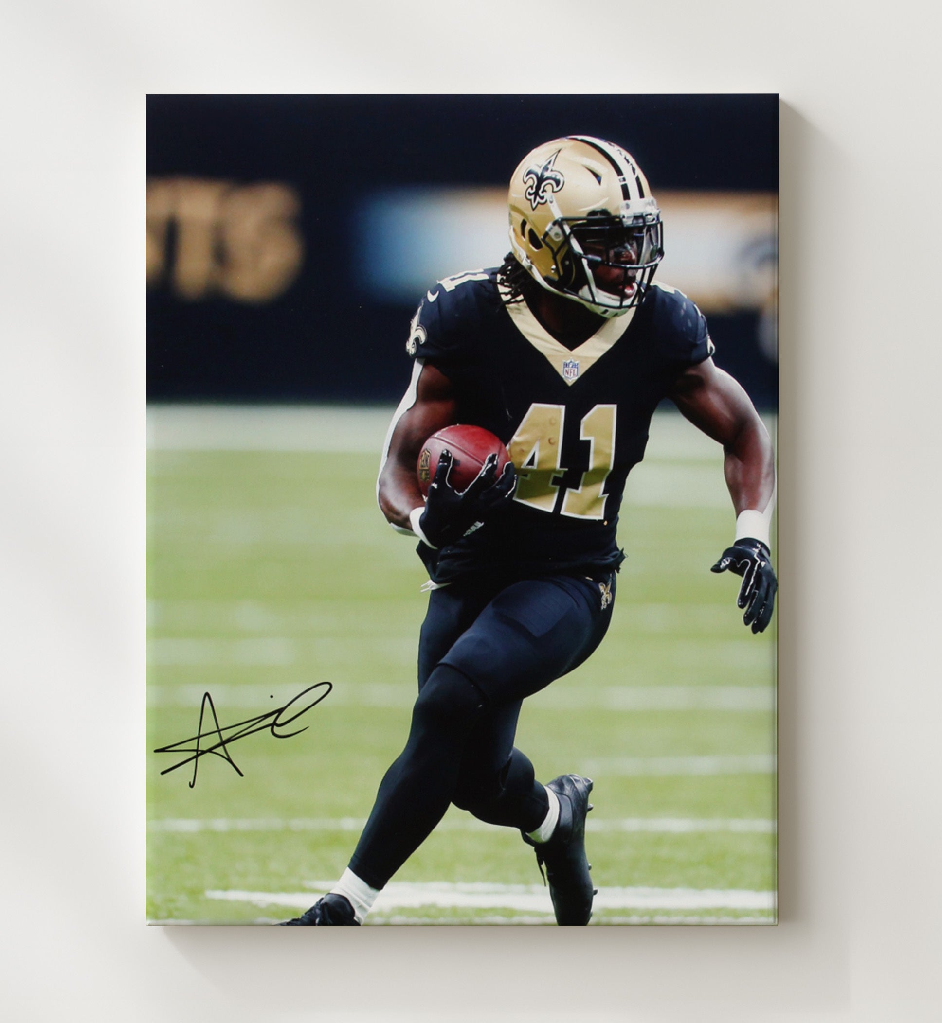 Alvin Kamara - New Orleans football Running Back Open Field Run Vintage Football Wall Art - 20x24 Canvas football decor