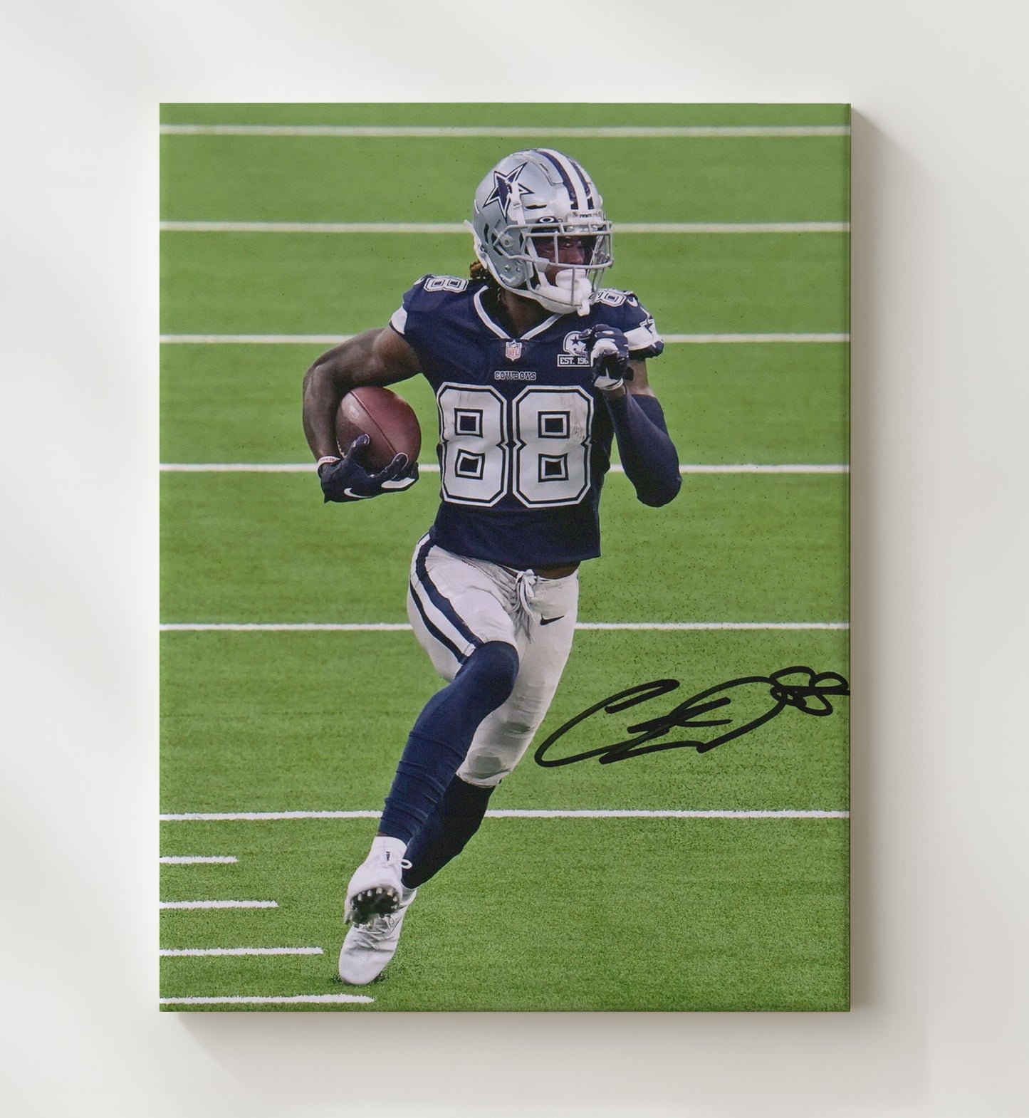 CeeDee Lamb - Dallas football Receiver Running Ball Carry Vintage Football Wall Art - 20x24 Canvas football decor