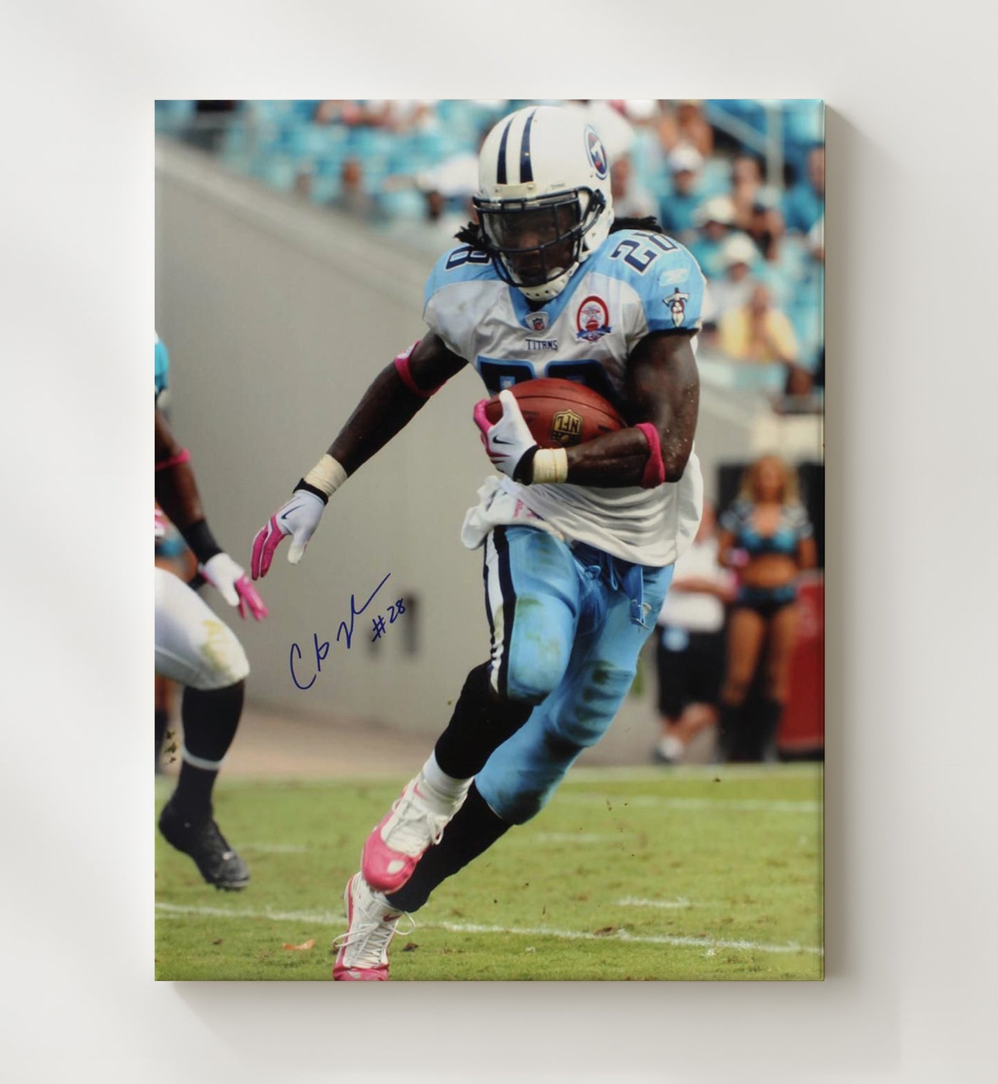 Chris Johnson - Tennessee football Running Back Sprint Carry Vintage Football Wall Art - 20x24 Canvas football decor