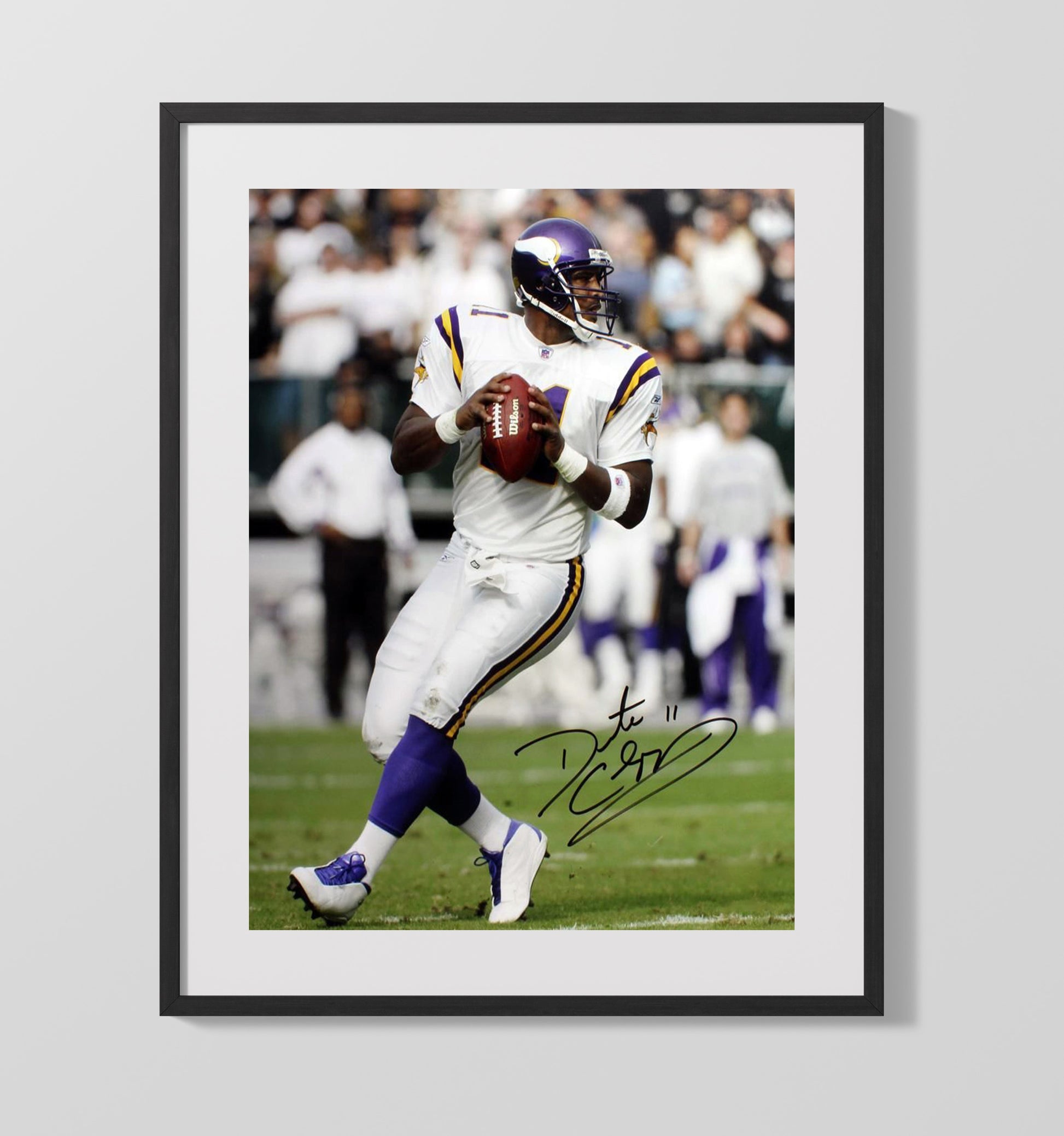 Daunte Culpepper - Minnesota Football Quarterback Passing Action Football Wall Art - football wall art print