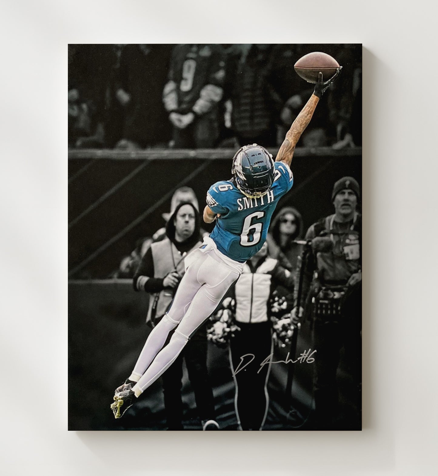 DeVonta Smith - One-Hand Wonder Vintage Football Wall Art - 20x24 Canvas football decor