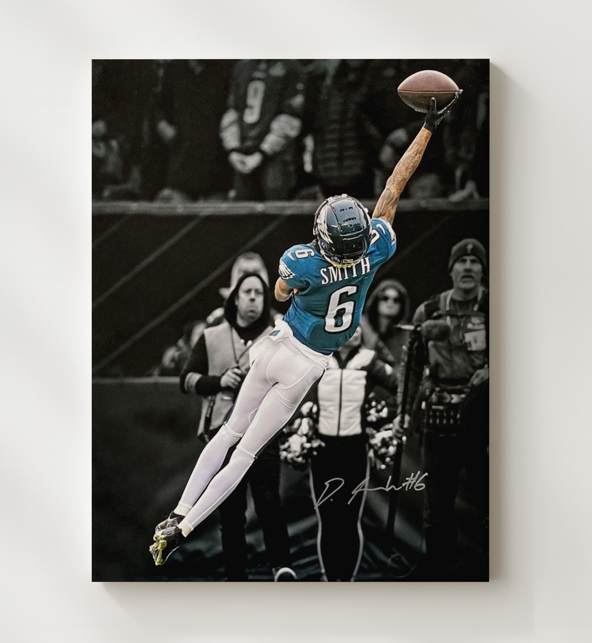 DeVonta Smith - One-Hand Wonder Vintage Football Wall Art - 20x24 Canvas football decor