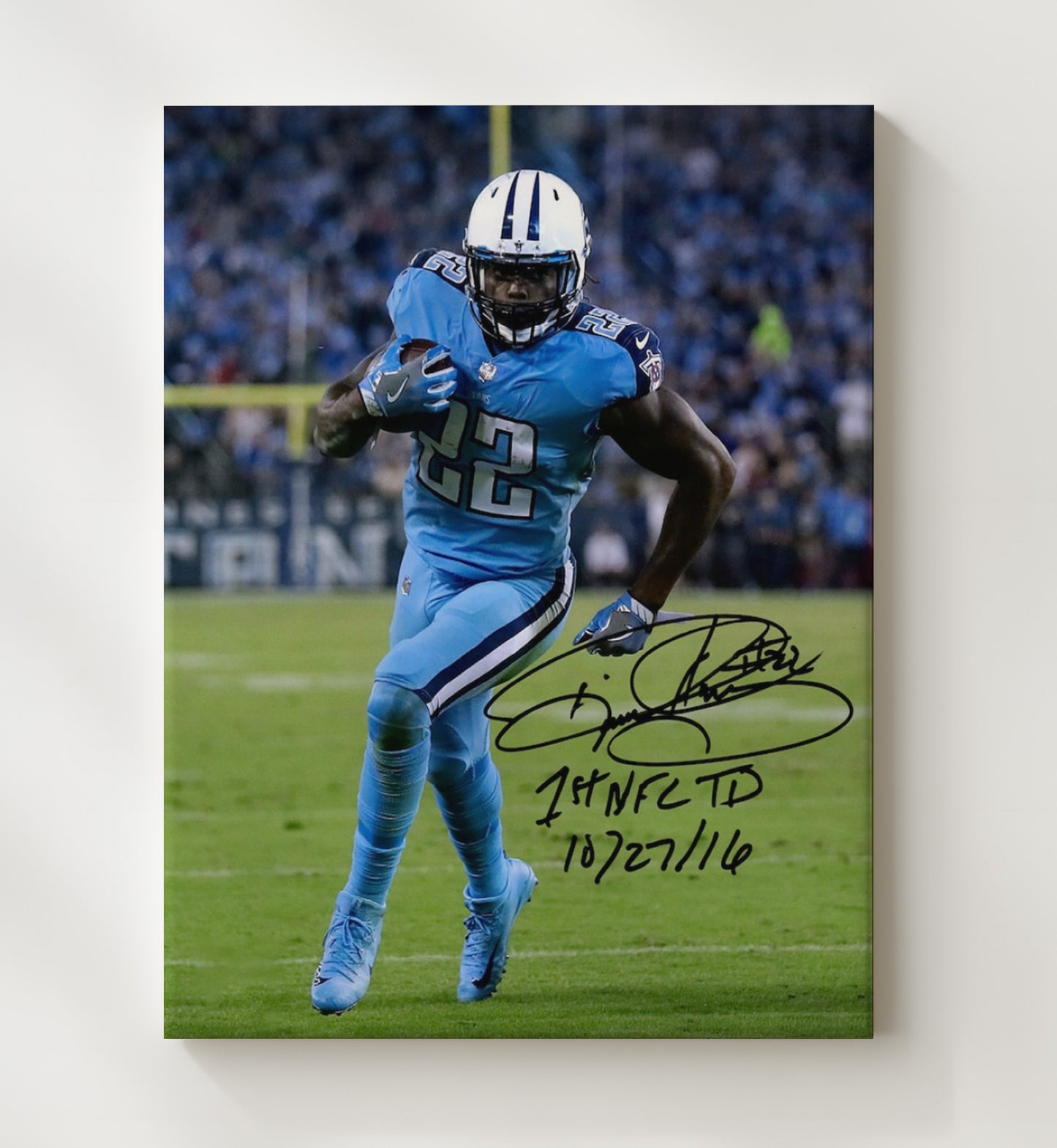 Derrick Henry - Tennessee football Running Back Touchdown Run Vintage Football Wall Art - 20x24 Canvas football decor