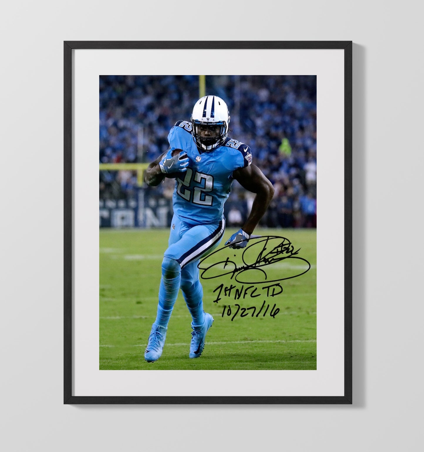 Derrick Henry - Tennessee football Running Back Touchdown Run Vintage Football Wall Art - 16x20 Gallery Frame football decor