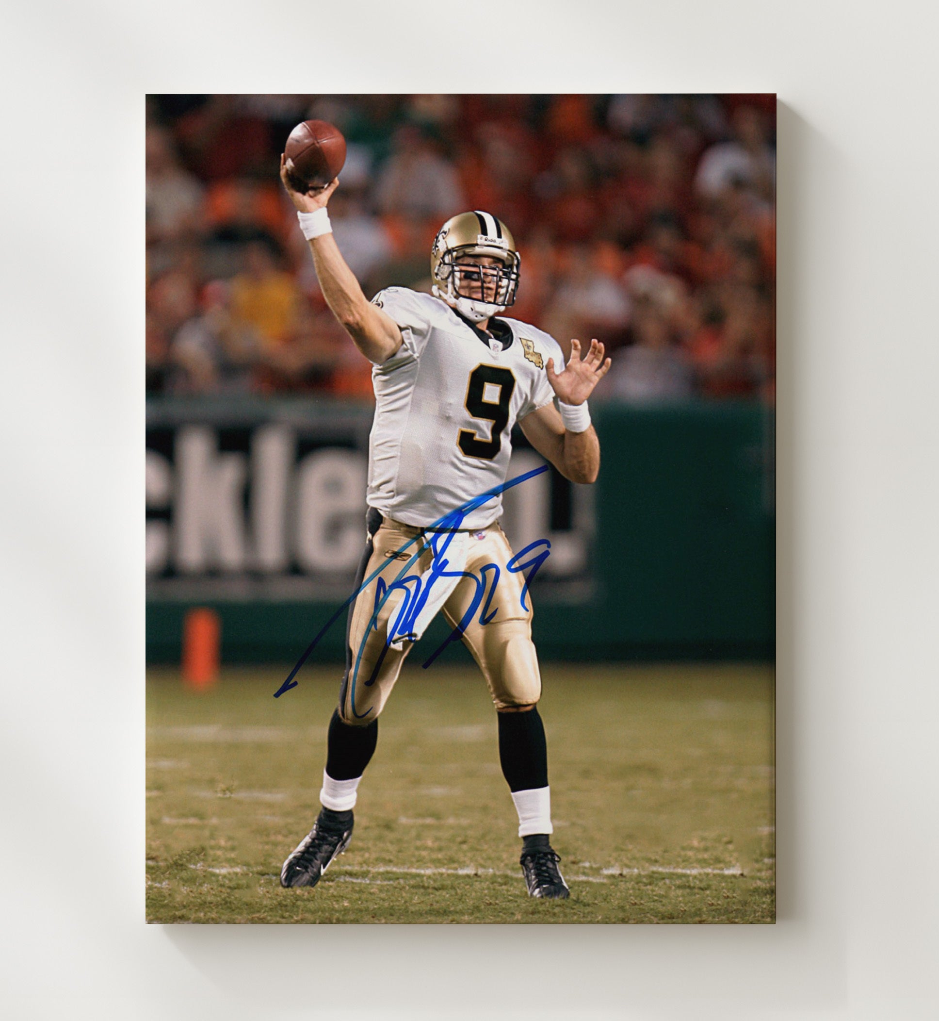 Drew Brees - New Orleans football Quarterback Passing Action Vintage Football Wall Art - 20x24 Canvas football decor