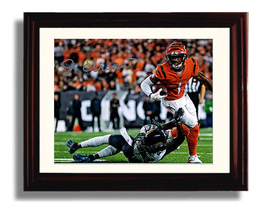 JaMarr Chase Breaks Tackle - Untouchable 8x10 Canvas vintage football wall art
