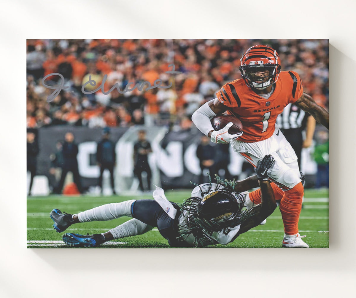 JaMarr Chase Breaks Tackle - Untouchable 16x20 Gallery Frame vintage football wall art