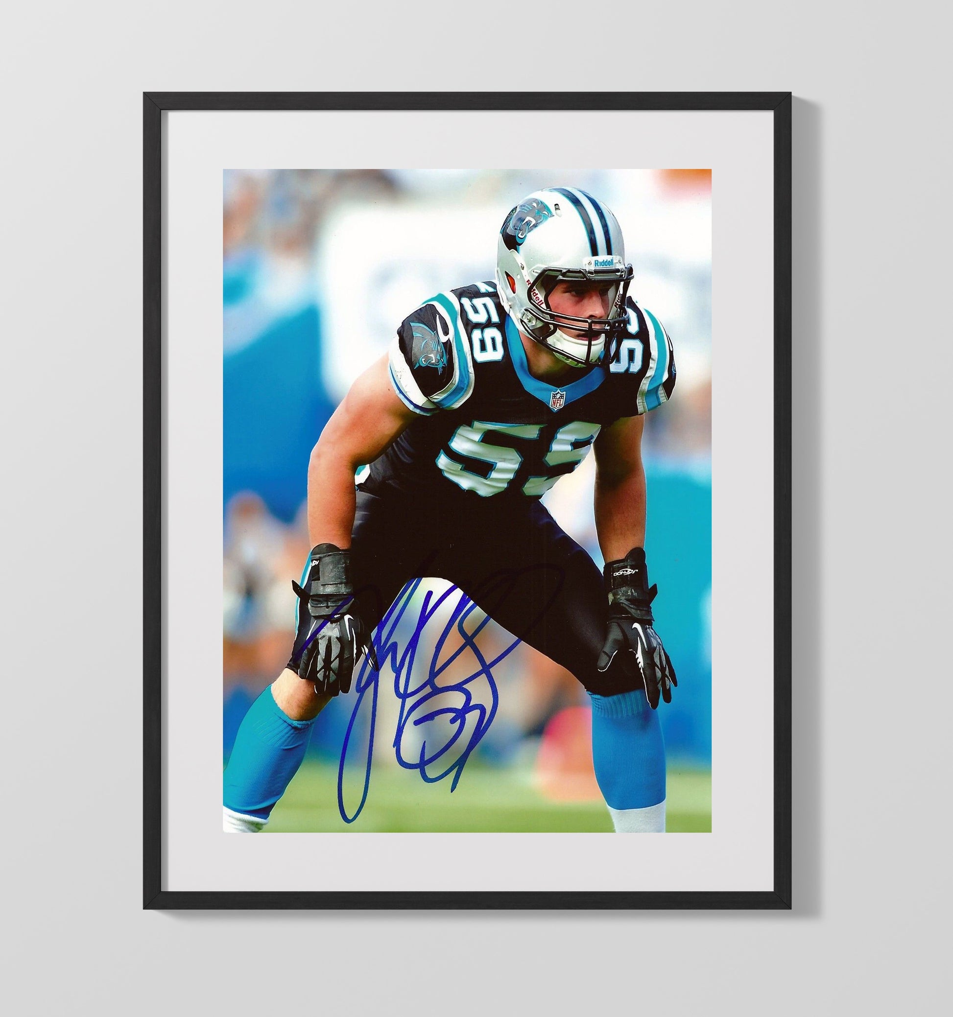 Luke Kuechly - Carolina football Linebacker Hands on Knees Defensive Stance Vintage Football Wall Art - 16x20 Gallery Frame football decor