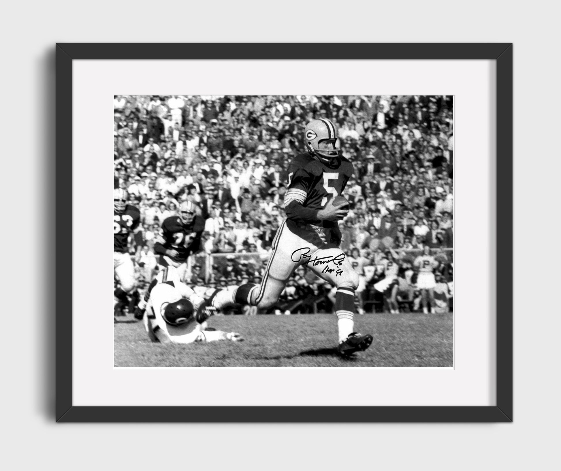 Paul Hornung - Green Bay Football Running Play Black-and-White 1960s football wall art 16x20 Gallery Frame