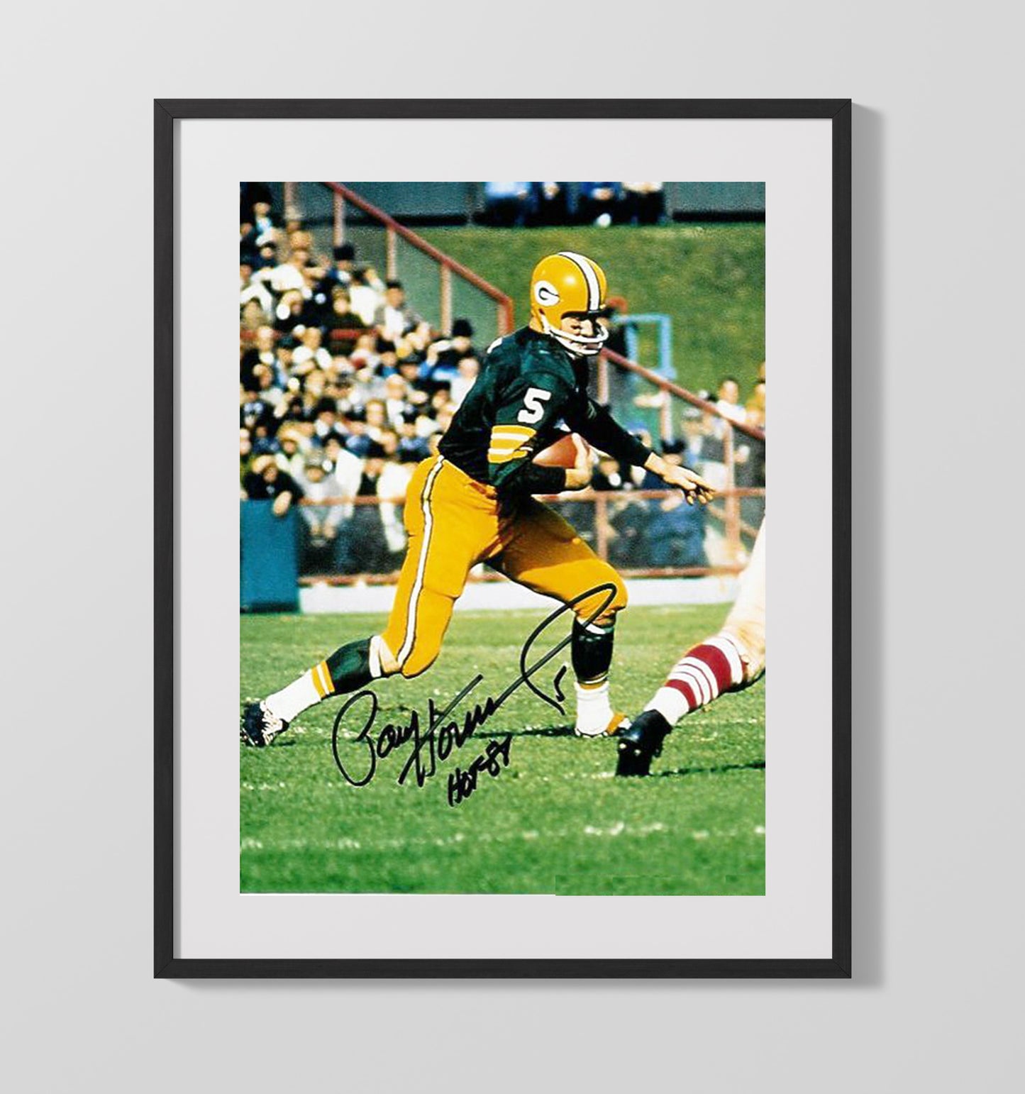 Paul Hornung - Green Bay football Running Back Carrying Ball Downfield football wall art 16x20 Gallery Frame