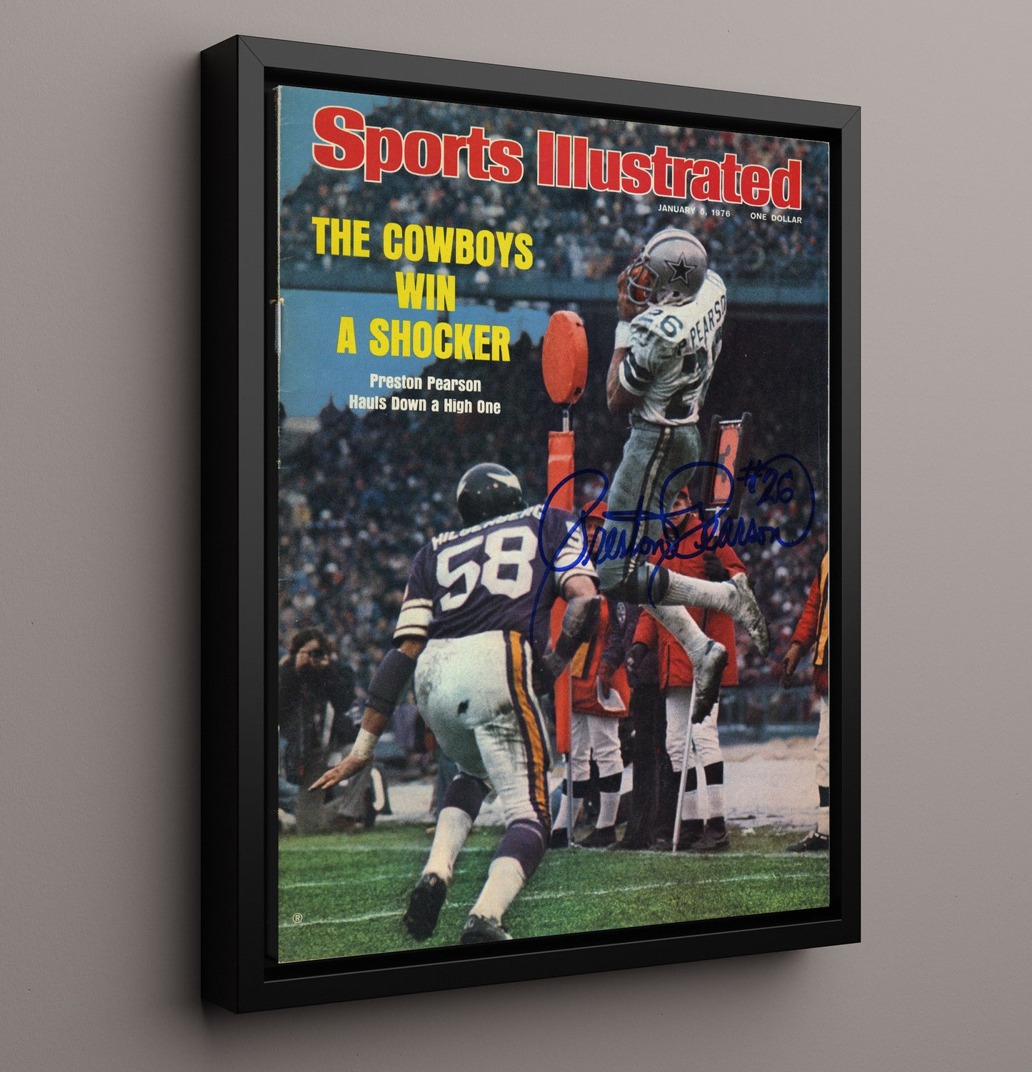 Preston Pearson - Dallas football Leaping Catch NFC Championship 1976 SI Cover football wall art 16x20 Framed Canvas