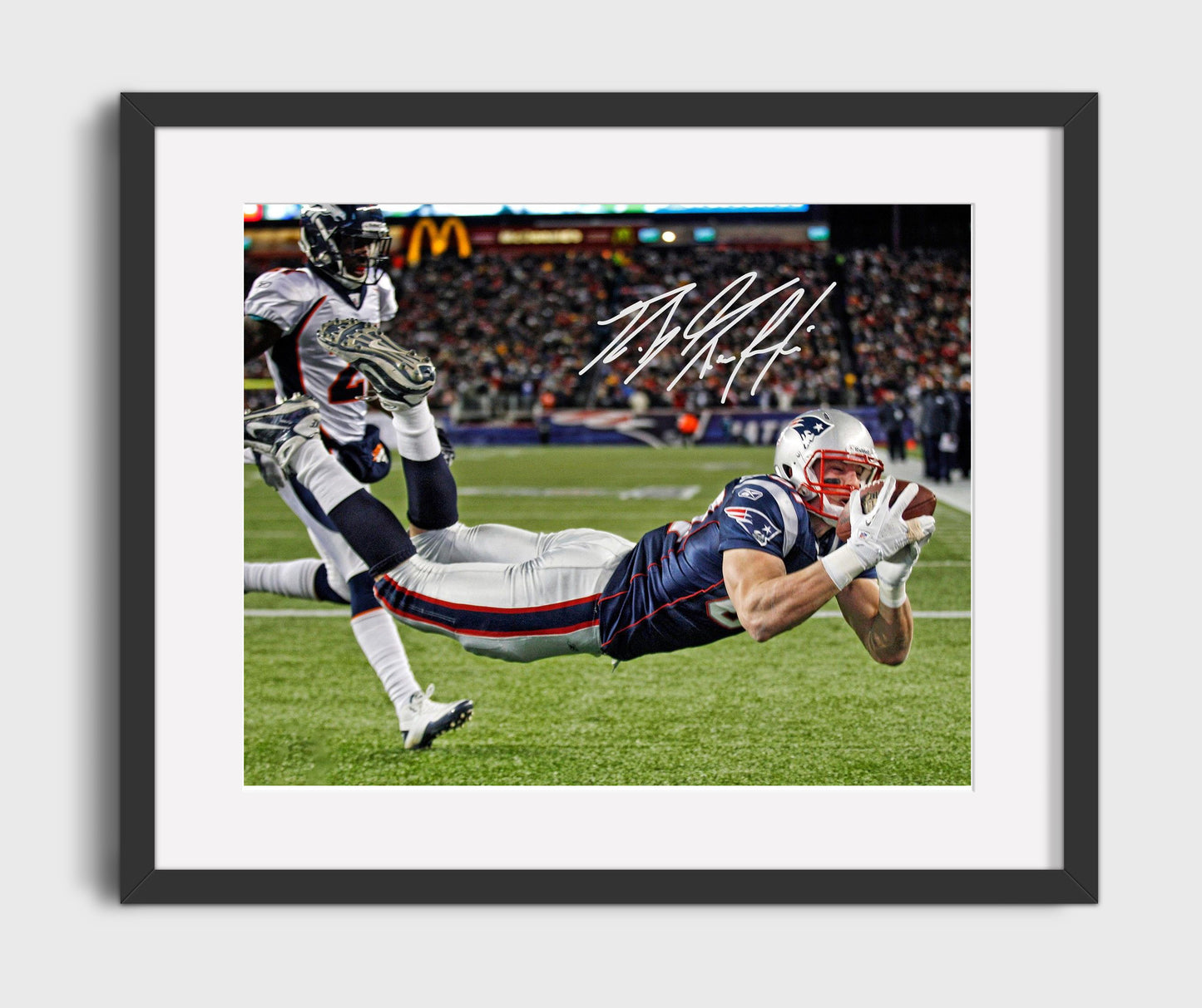 Rob Gronkowski - Diving Patriot Grab football wall art 16x20 Gallery Frame