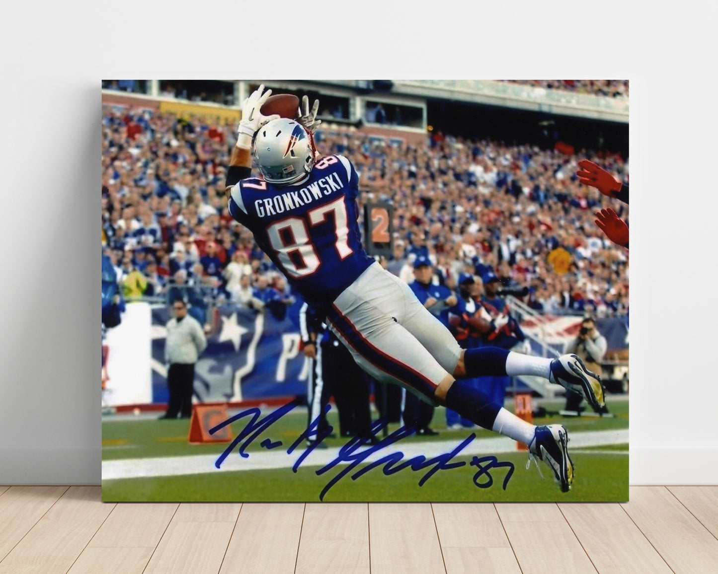 Rob Gronkowski - New England Football Leaping Catch football wall art 16x20 Unframed Print