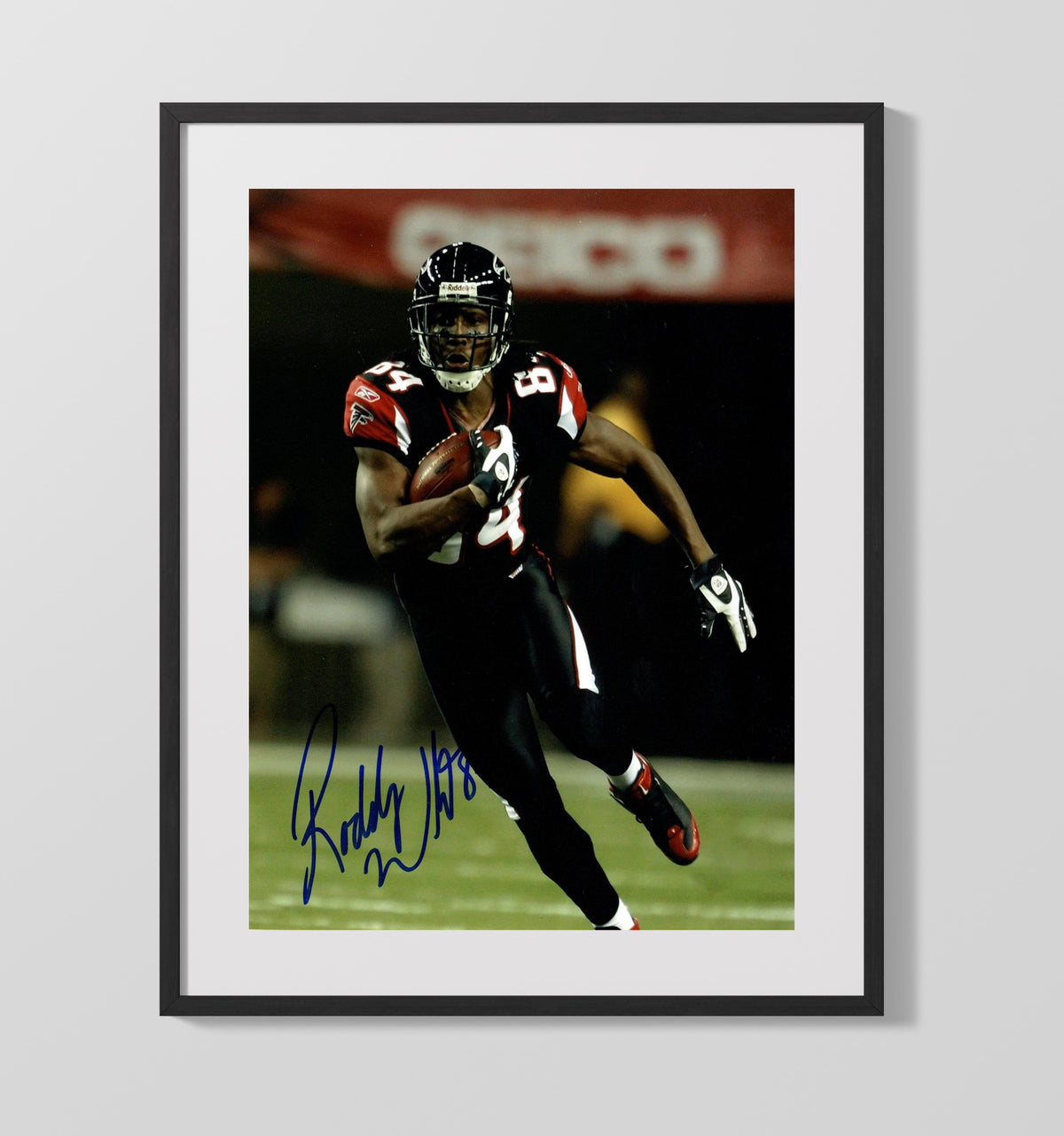 Roddy White - Atlanta football Receiver Running With Ball Downfield football wall art 16x20 Gallery Frame