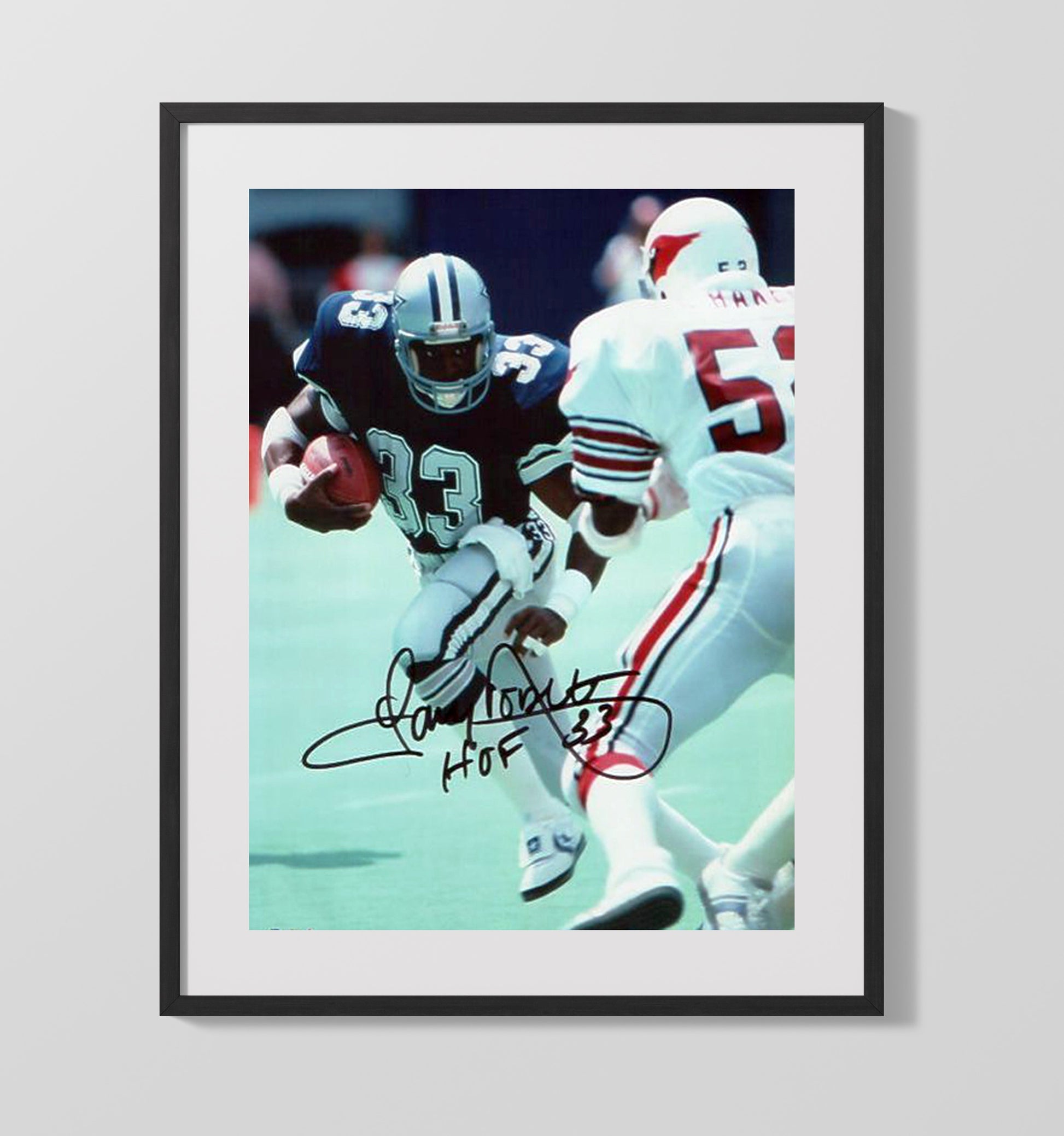 Tony Dorsett - Dallas football Running Back Versus Arizona football Defender football wall art 16x20 Gallery Frame