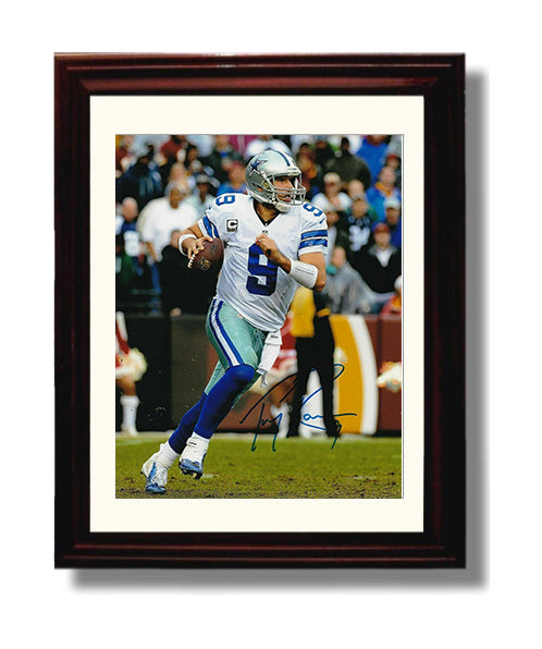 Tony Romo - Dallas football Quarterback Scramble Run football wall art 8x10 Beveled Frame