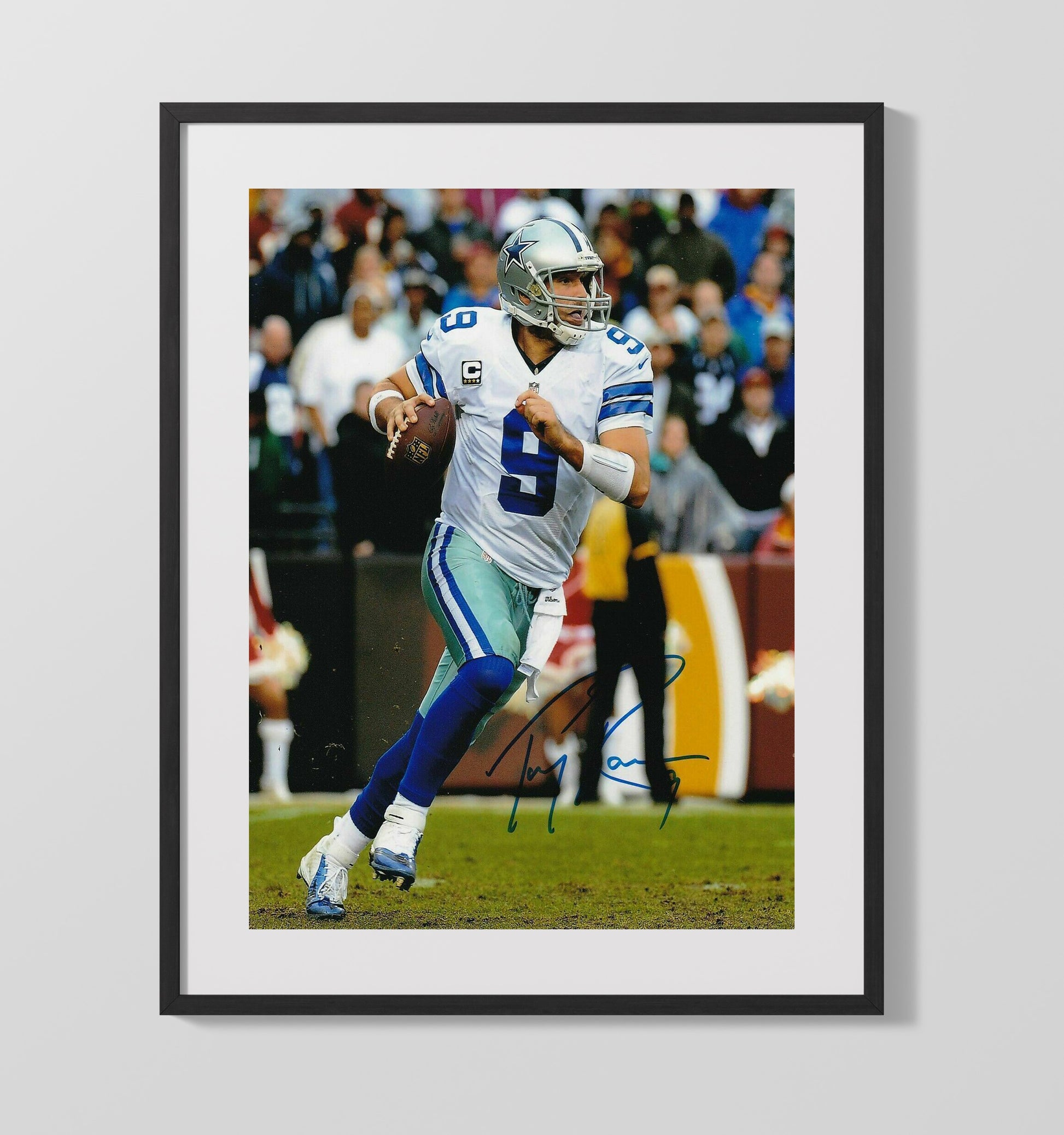 Tony Romo - Dallas football Quarterback Scramble Run football wall art 16x20 Gallery Frame