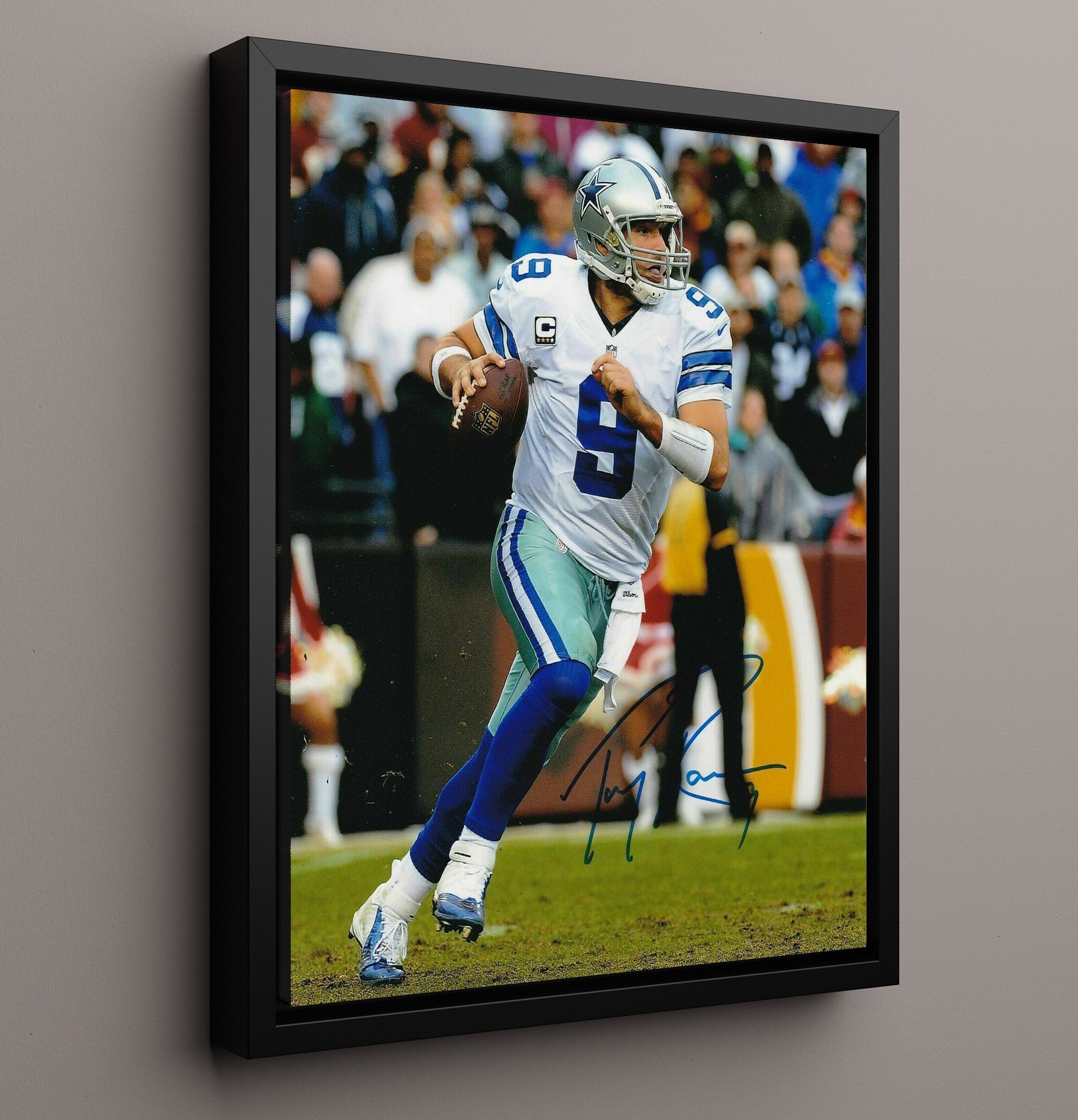 Tony Romo - Dallas football Quarterback Scramble Run football wall art 16x20 Framed Canvas