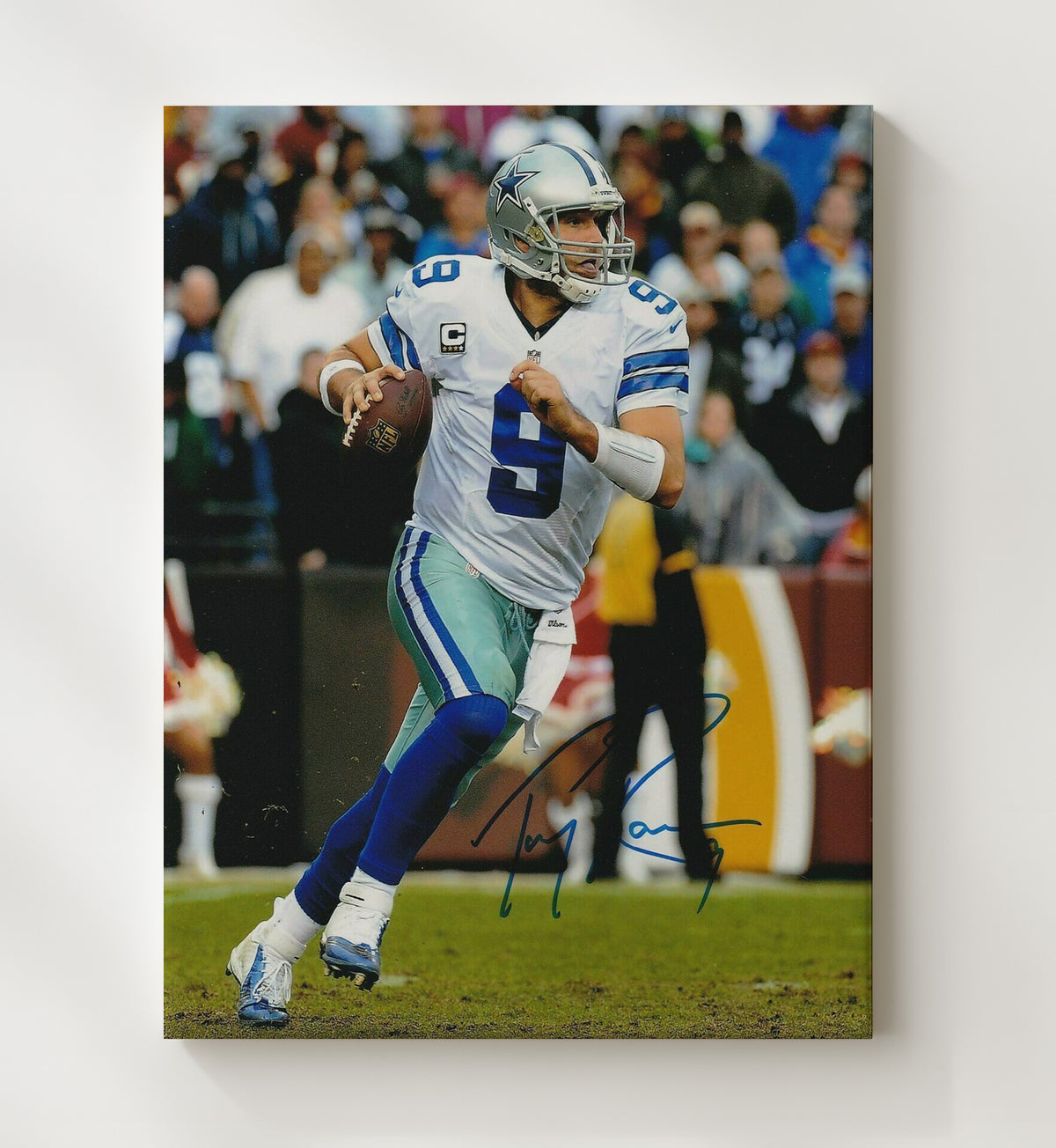 Tony Romo - Dallas football Quarterback Scramble Run football wall art 20x24 Canvas