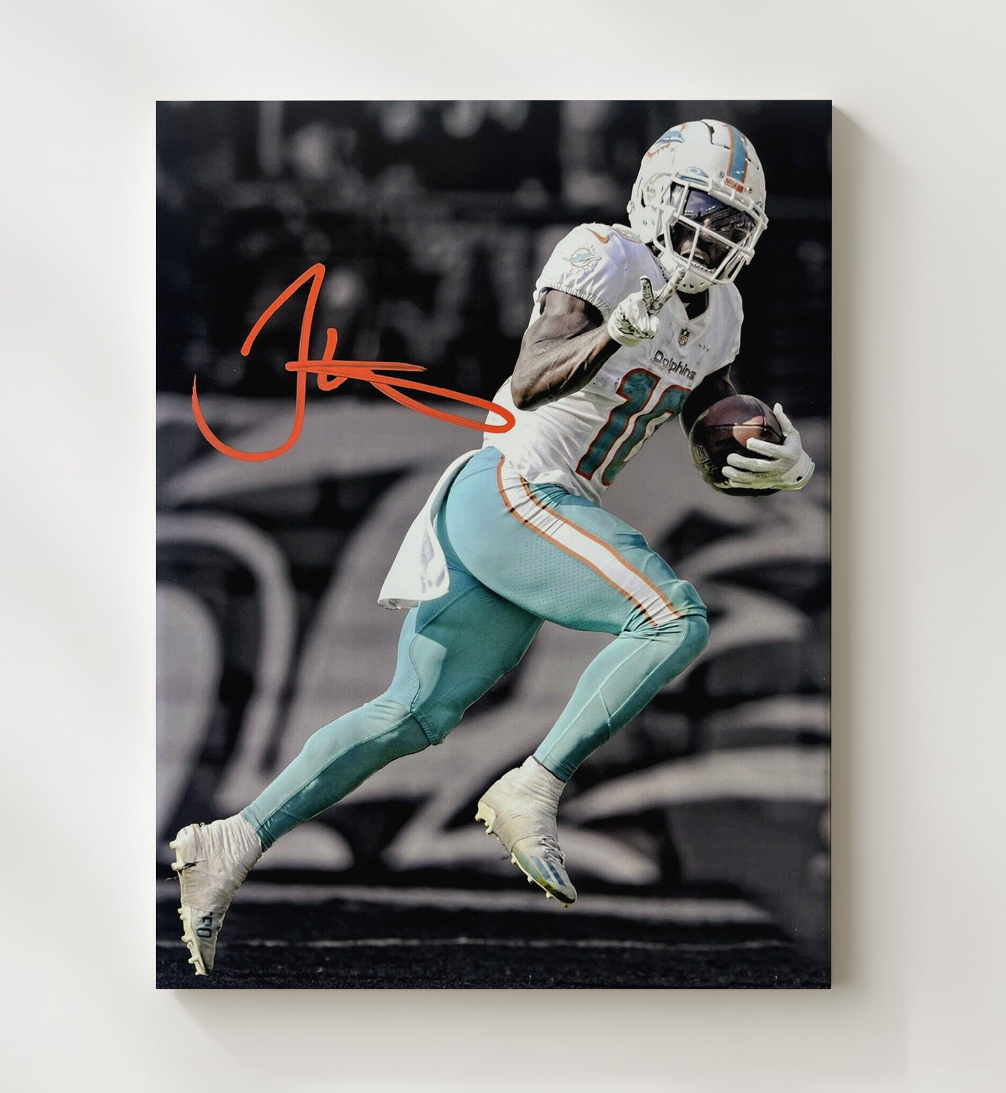 Tyreek Hill - Miami football Receiver Peace Sign Run Celebration football wall art 20x24 Canvas