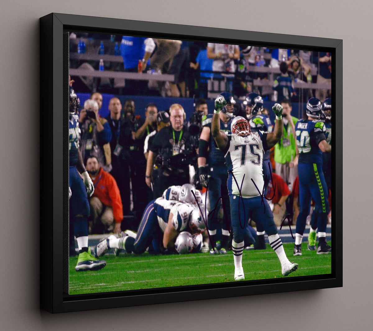 Vince Wilfork - New England Football Super Bowl Celebration Arms Raised 2015 football wall art 16x20 Framed Canvas