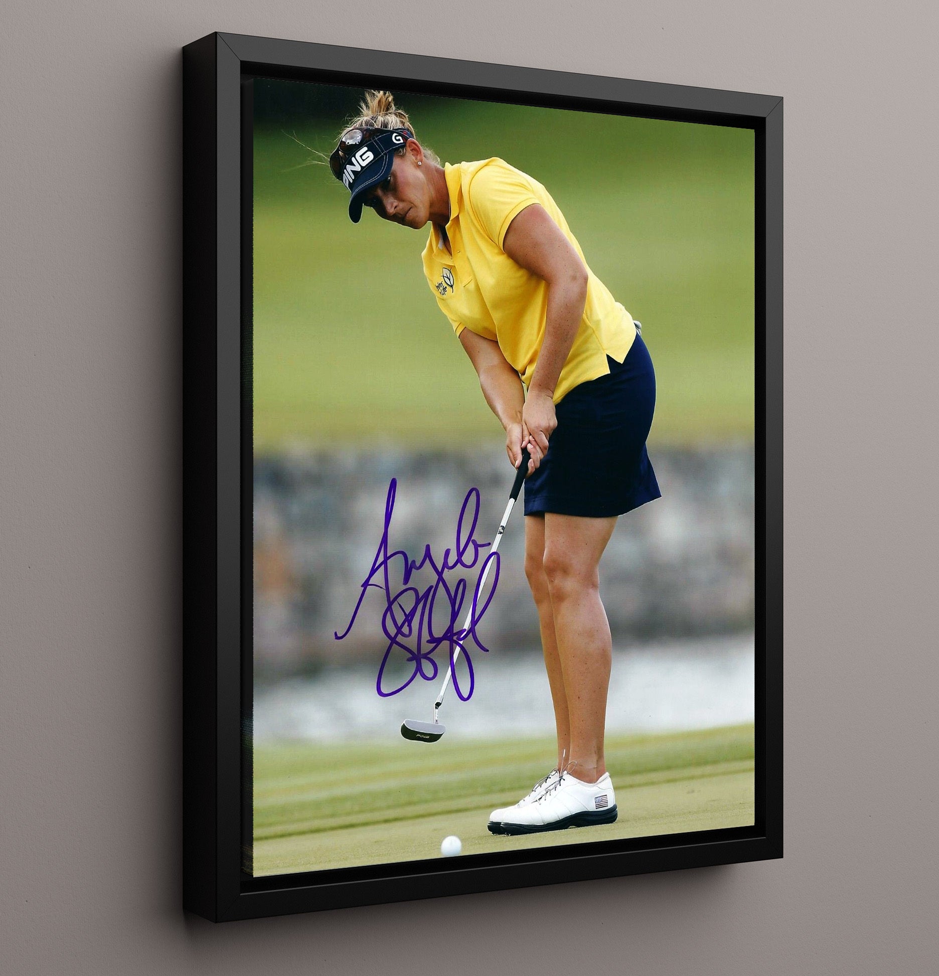 Angela Stanford - Focused Putt Golf Wall Art