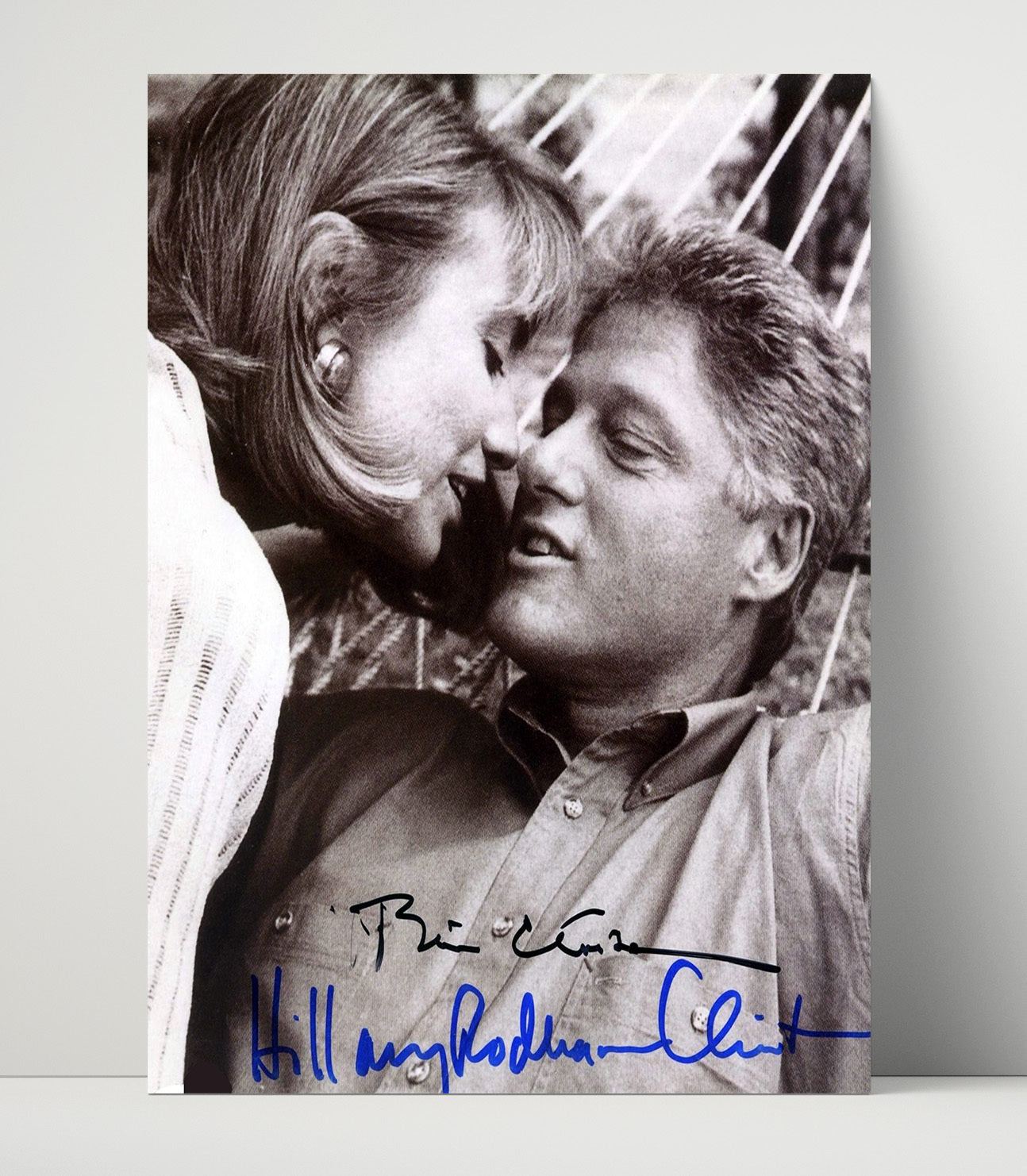 Historical - Bill Clinton And Hillary Clinton - Intimate Portrait Moment History Wall Art