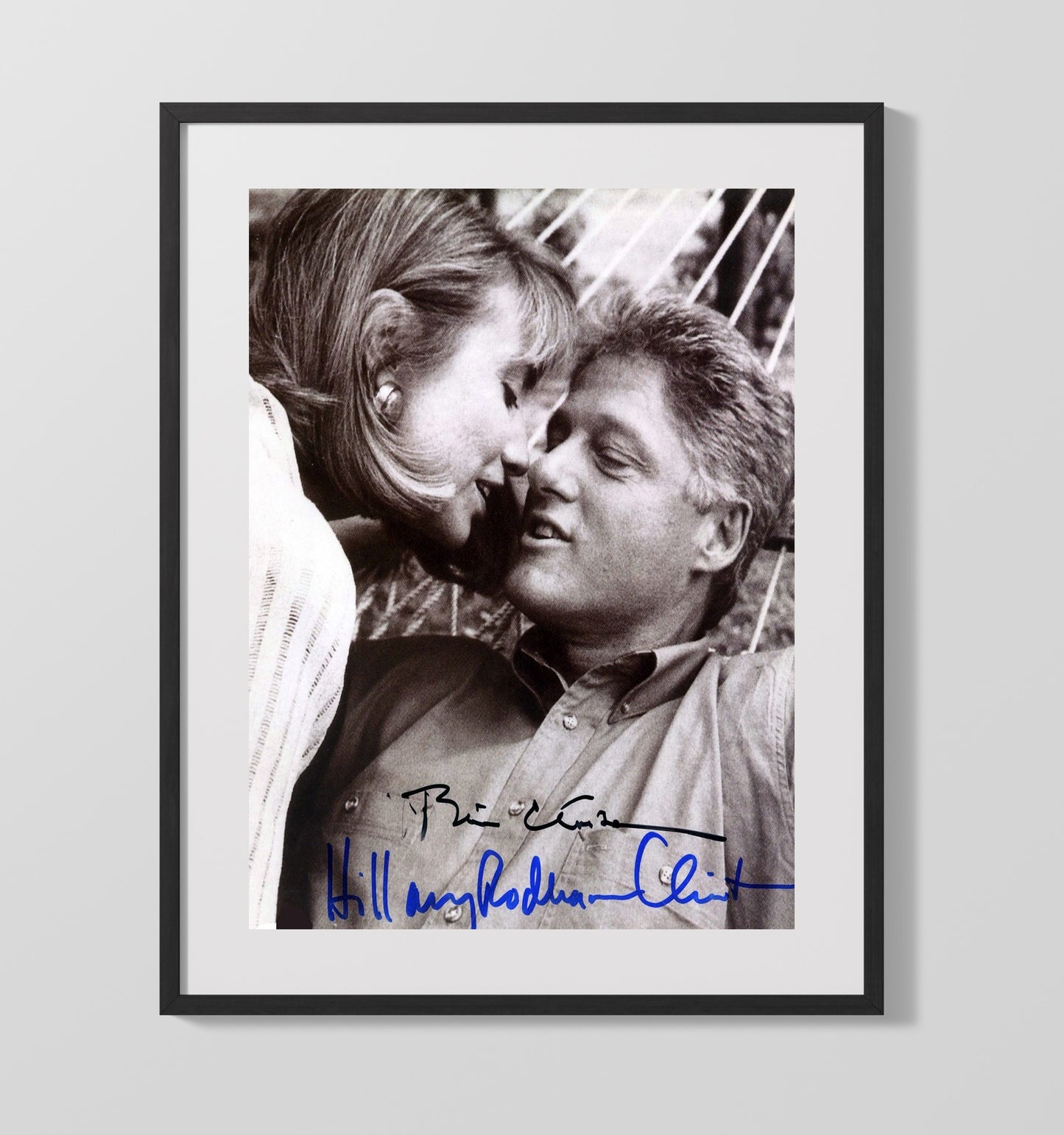 Historical - Bill Clinton And Hillary Clinton - Intimate Portrait Moment History Wall Art