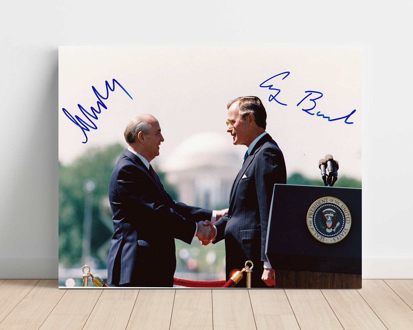 Historical - George H. W. Bush And Mikhail Gorbachev - Cold War Summit Handshake 1989 - Landscape History Wall Art