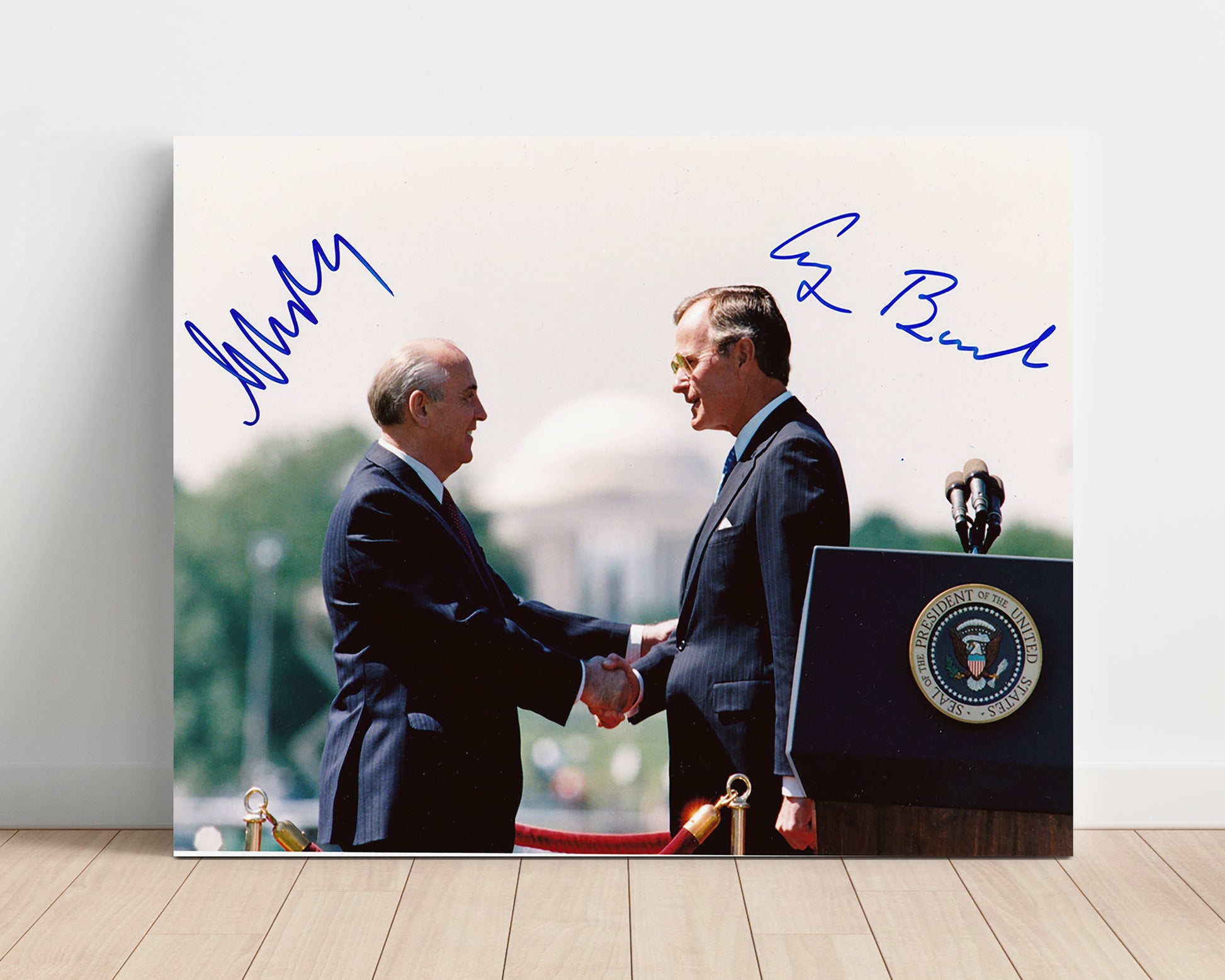 Historical - George H. W. Bush And Mikhail Gorbachev - Cold War Summit Handshake 1989 - Landscape History Wall Art