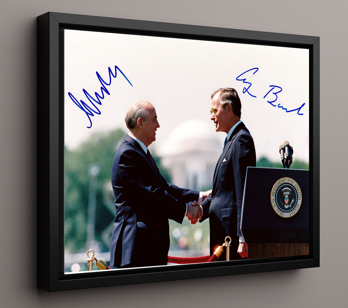 Historical - George H. W. Bush And Mikhail Gorbachev - Cold War Summit Handshake 1989 - Landscape History Wall Art