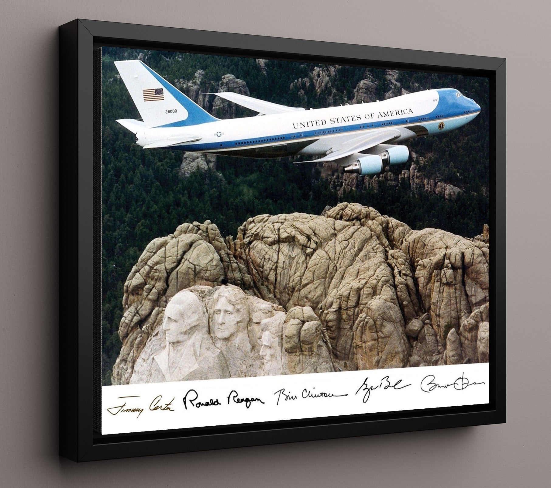 Historical - Jimmy Carterronald Reaganbill Clintongeorge W. Bush And Barack Obama - Air Force One Over Mount Rushmore - Landscape History Wall Art