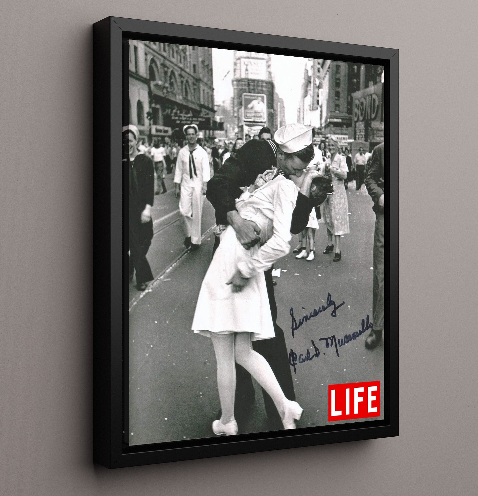 Historical - Times Square V-J Day Kiss - Alfred Eisenstaedt Photo 1945 History Wall Art