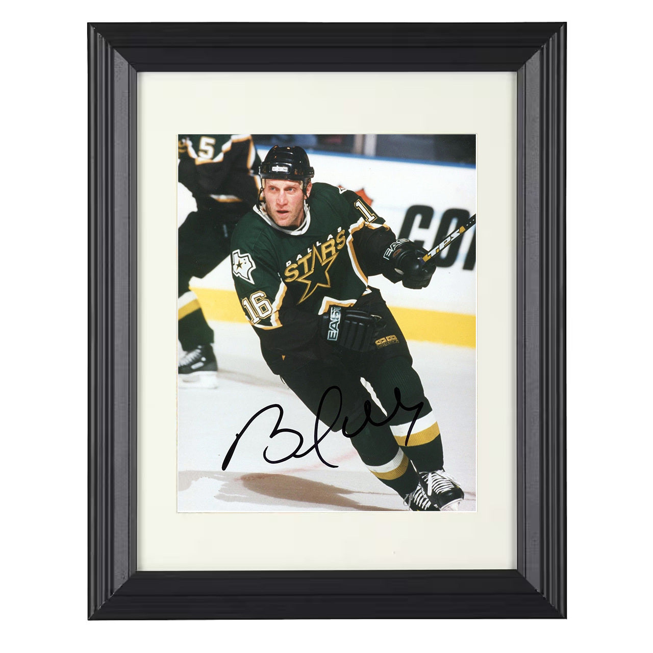 Brett Hull – Dallas Breakaway Skating Action 8x10 matted black framed hockey wall art