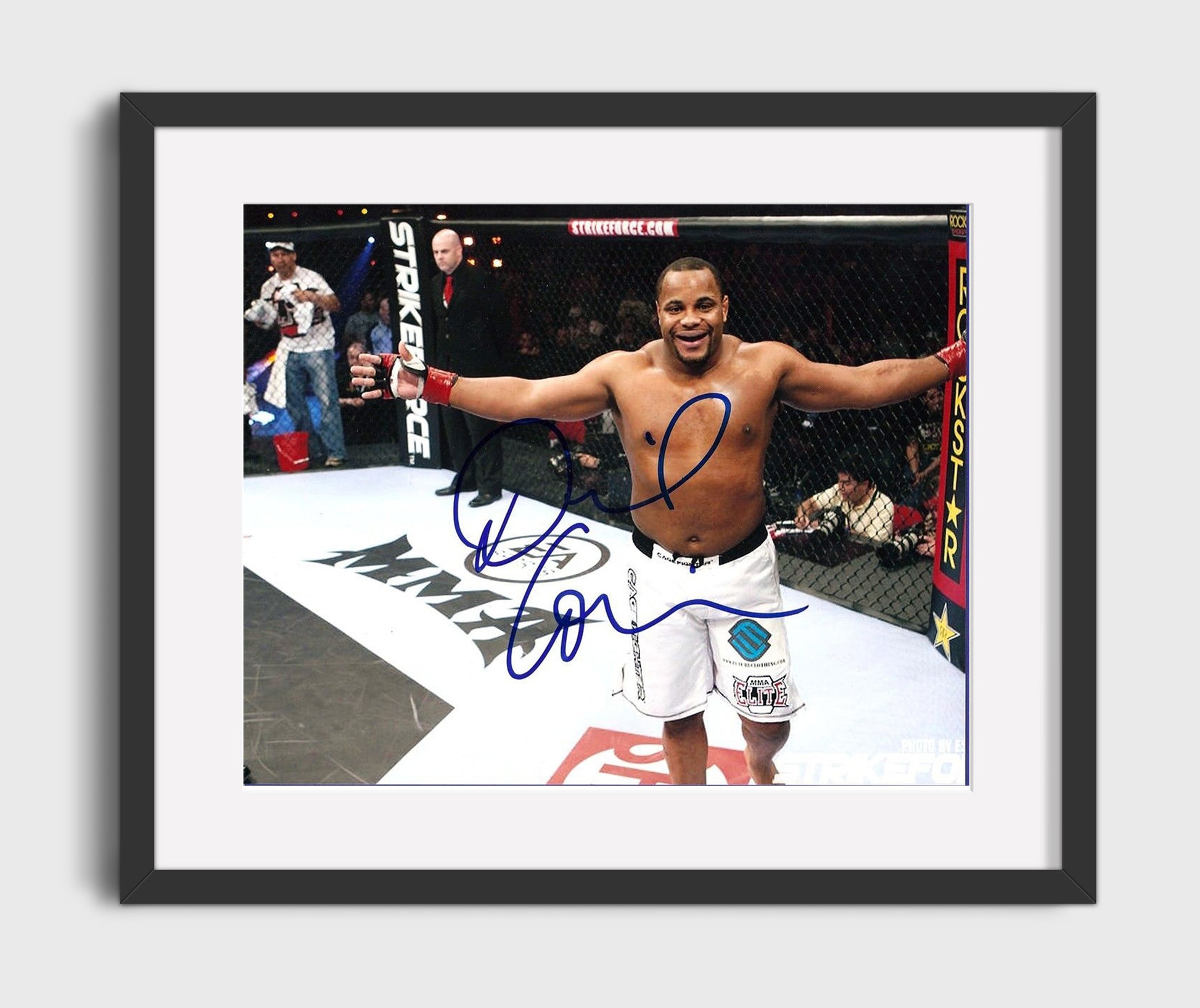 Daniel Cormier - Strikeforce Victory Pose MMA Wall Art 16x20 Gallery Frame wall art print – MMA Wall Art decor