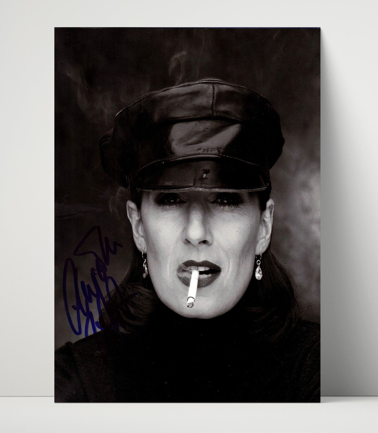 Anjelica Huston - Studio Photograph movie wall art 16x20 Unframed Print