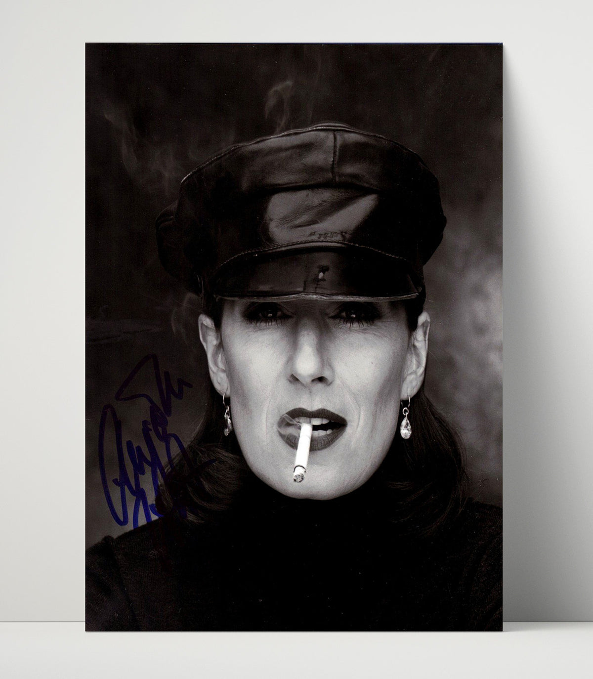 Anjelica Huston - Studio Photograph movie wall art 16x20 Unframed Print