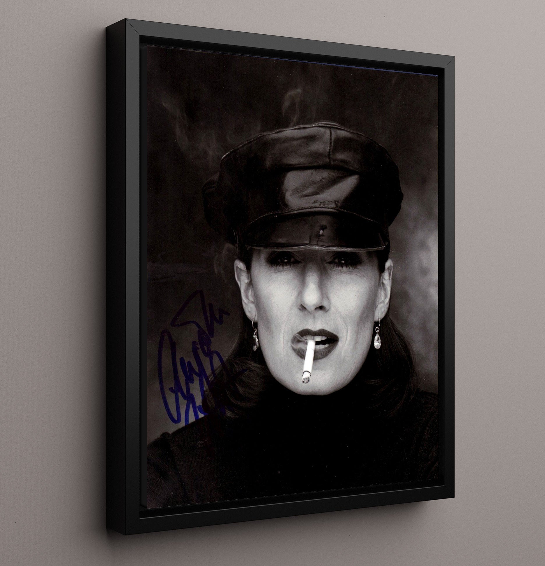 Anjelica Huston - Studio Photograph movie wall art 16x20 Framed Canvas