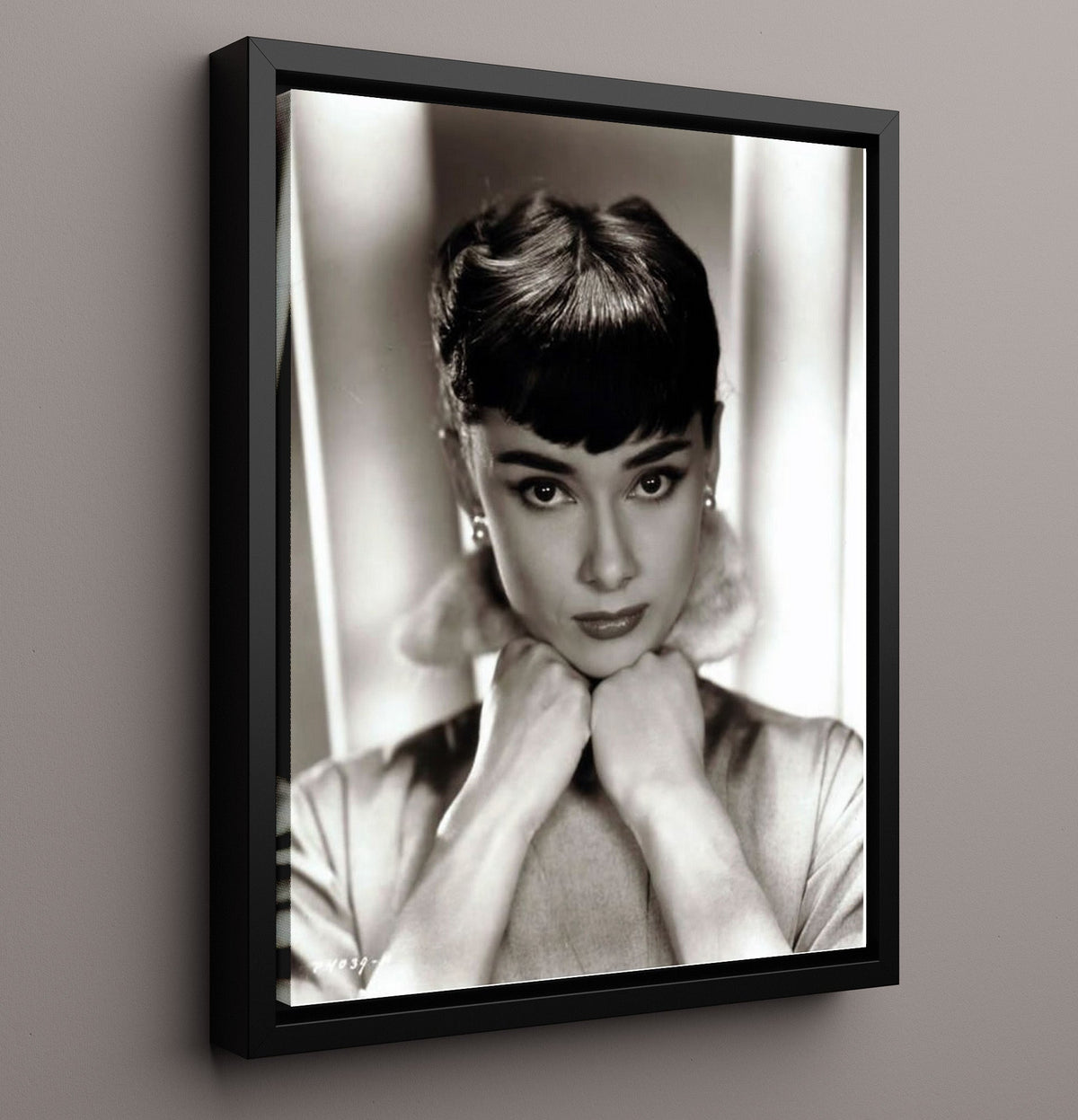 Audrey Hepburn - Breakfast at Tiffany's Hands Under Chin movie wall art 16x20 Gallery Frame