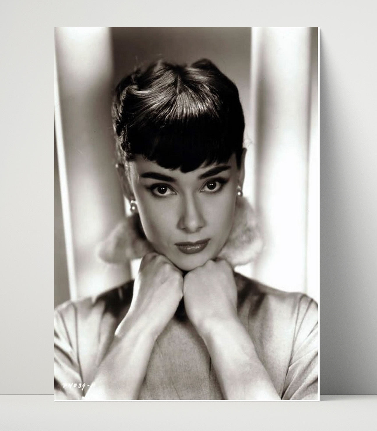 Audrey Hepburn - Breakfast at Tiffanys Hands Under Chin Vintage Movie Wall Art - 16x20 Unframed Print movie decor