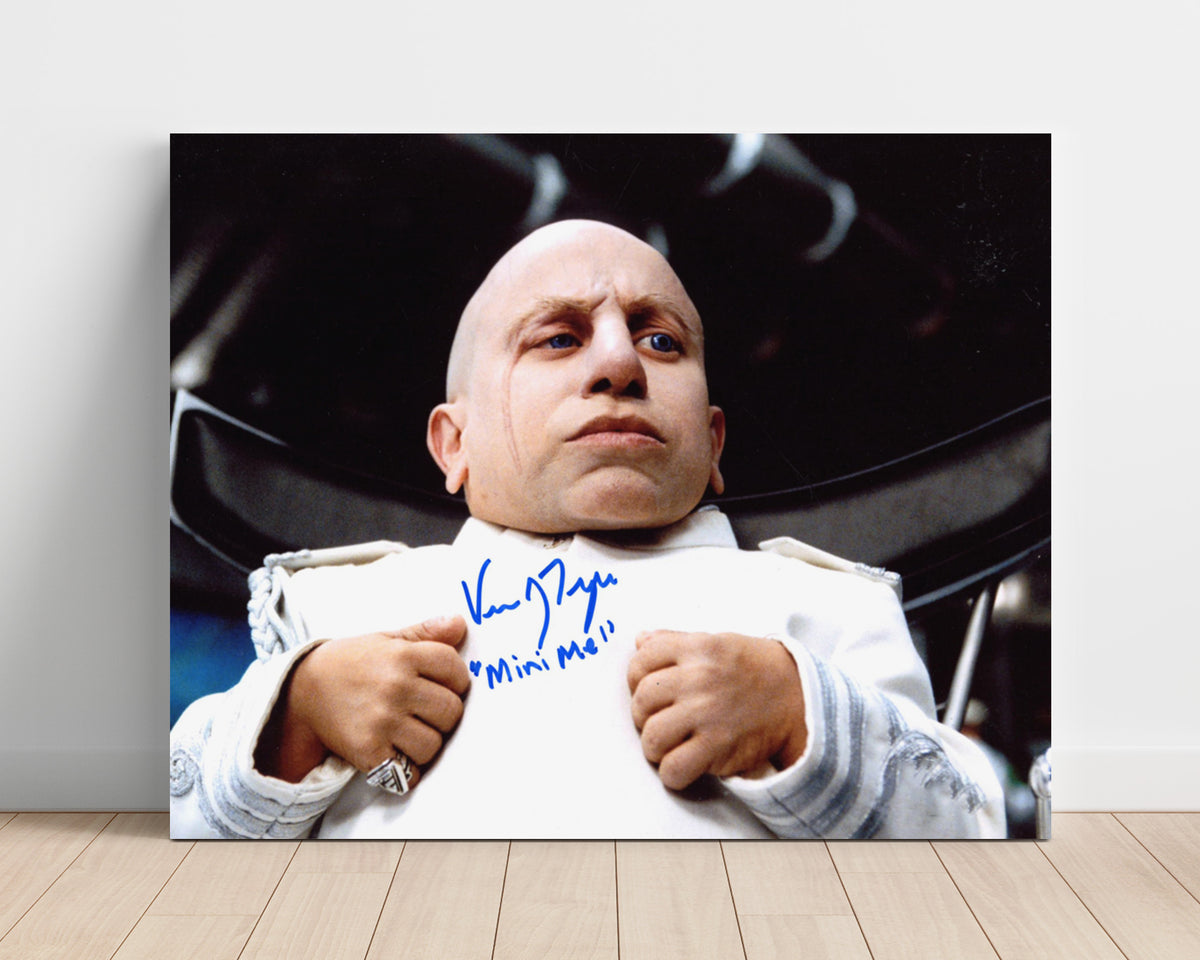Austin Powers - Verne Troyer - Mini-Me - Suit grip stare movie wall art 16x20 Unframed Print