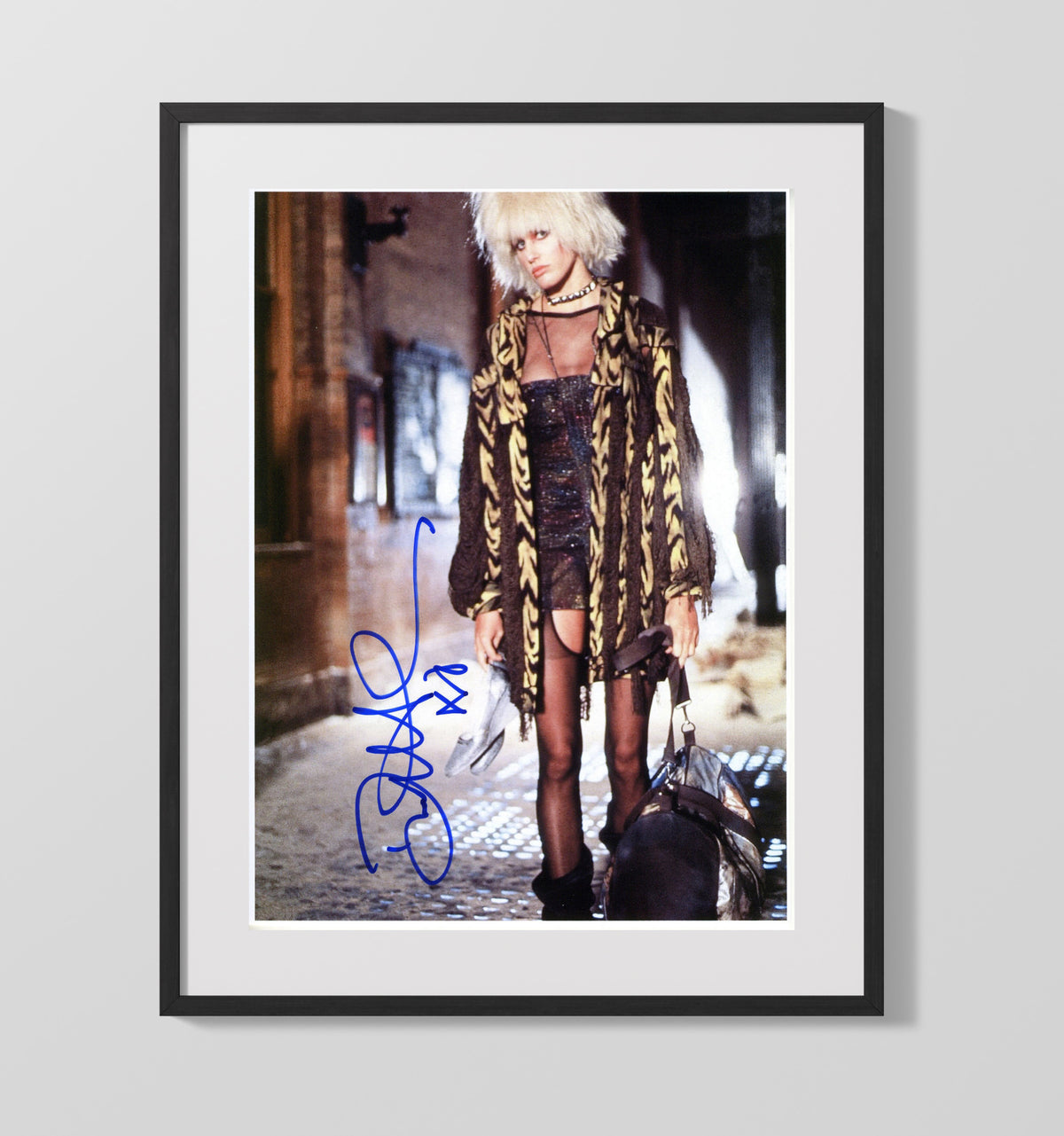 Blade Runner - Daryl Hannah - Pris - Alley Walk Holding Shoes movie wall art 16x20 Gallery Frame